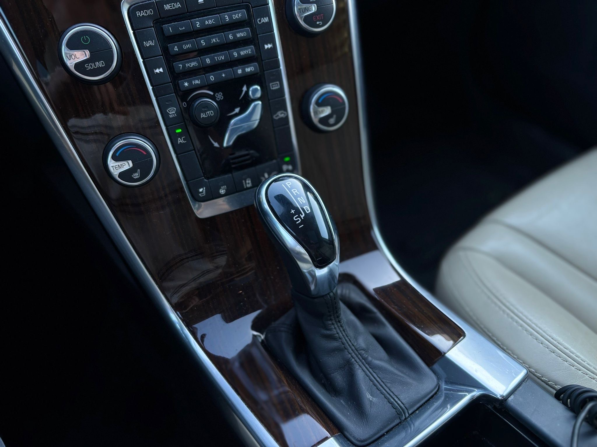 /canwestautoinc/2014-Volvo-XC60-2219724836026069.jpg