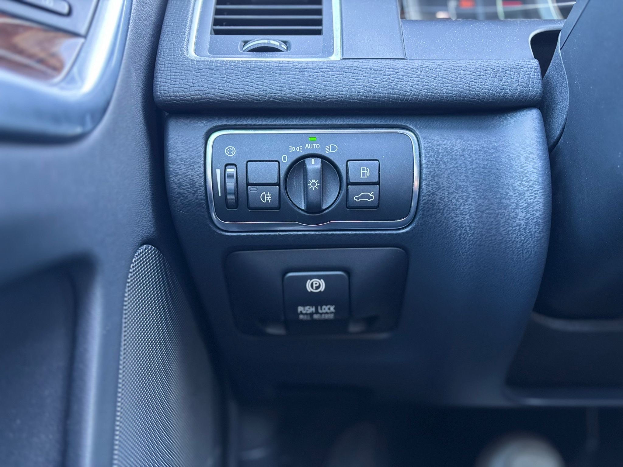 /canwestautoinc/2014-Volvo-XC60-9284705123293759.jpg