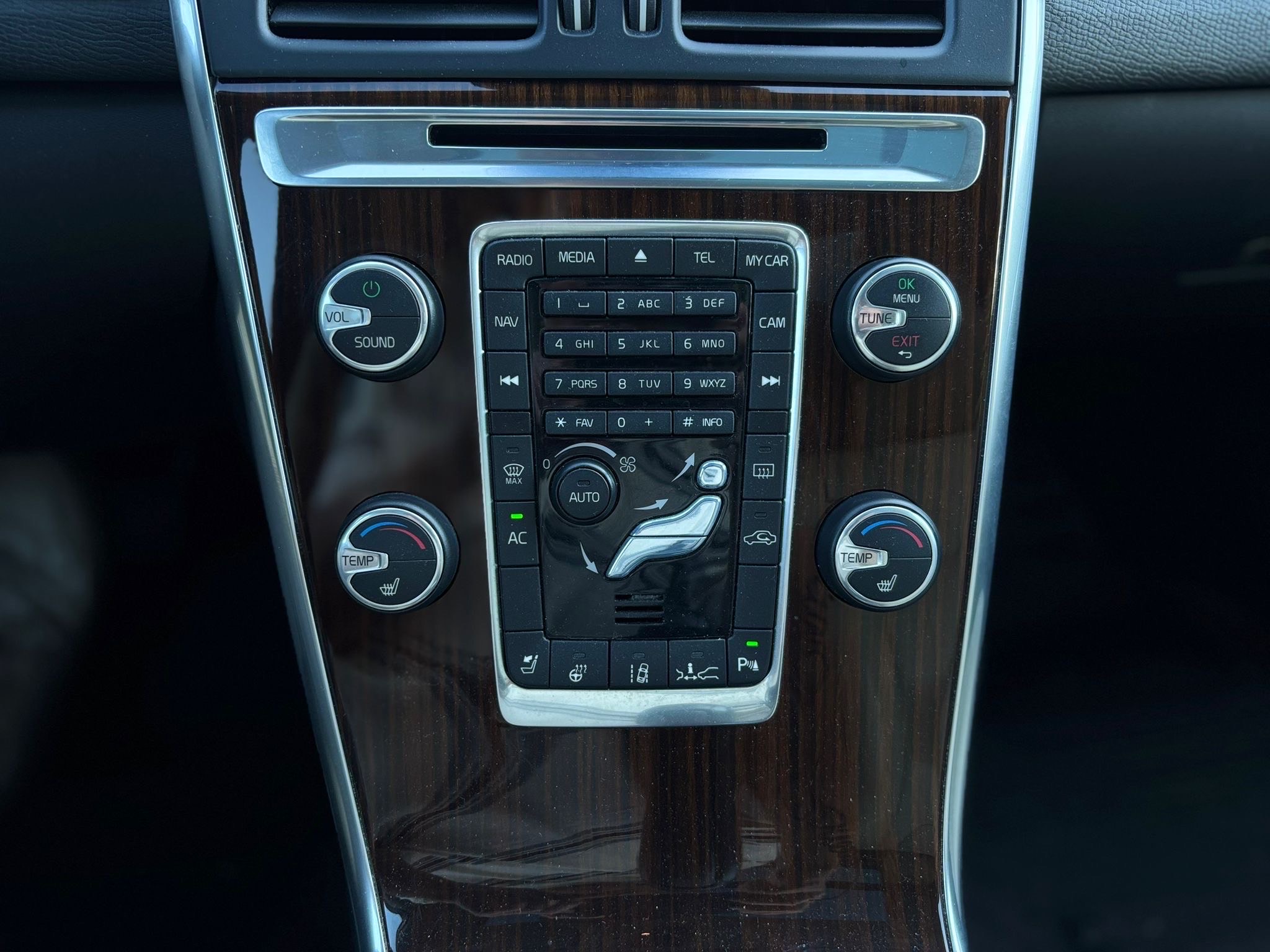 /canwestautoinc/2014-Volvo-XC60-9897738717661446.jpg