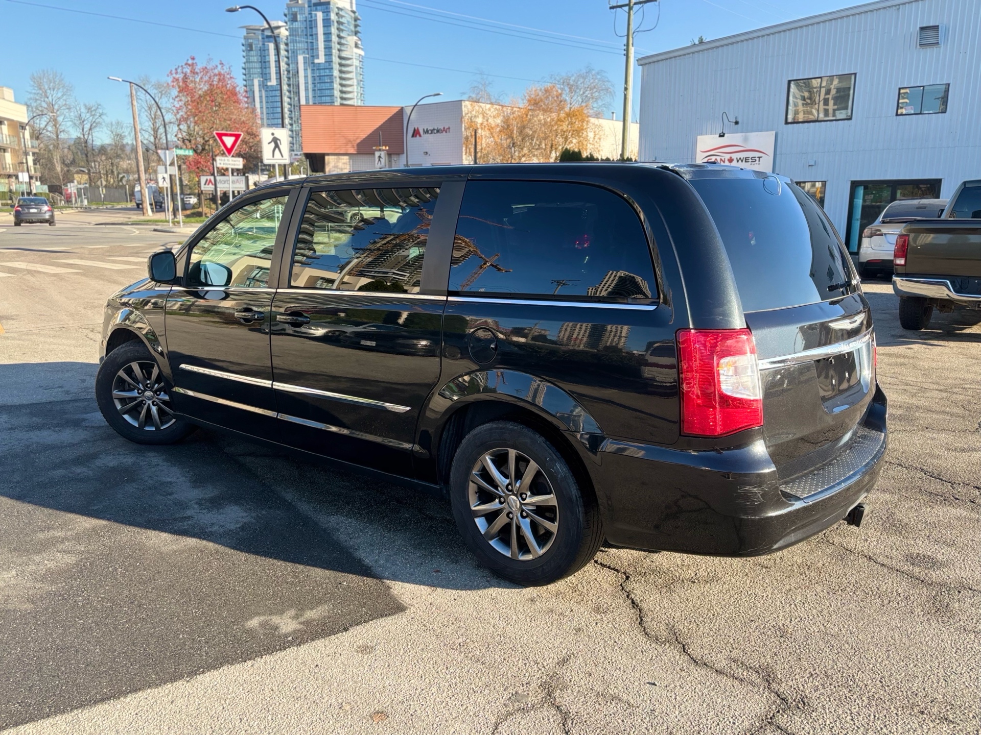/canwestautoinc/2015-Chrysler-Town&-664385816550771.jpg