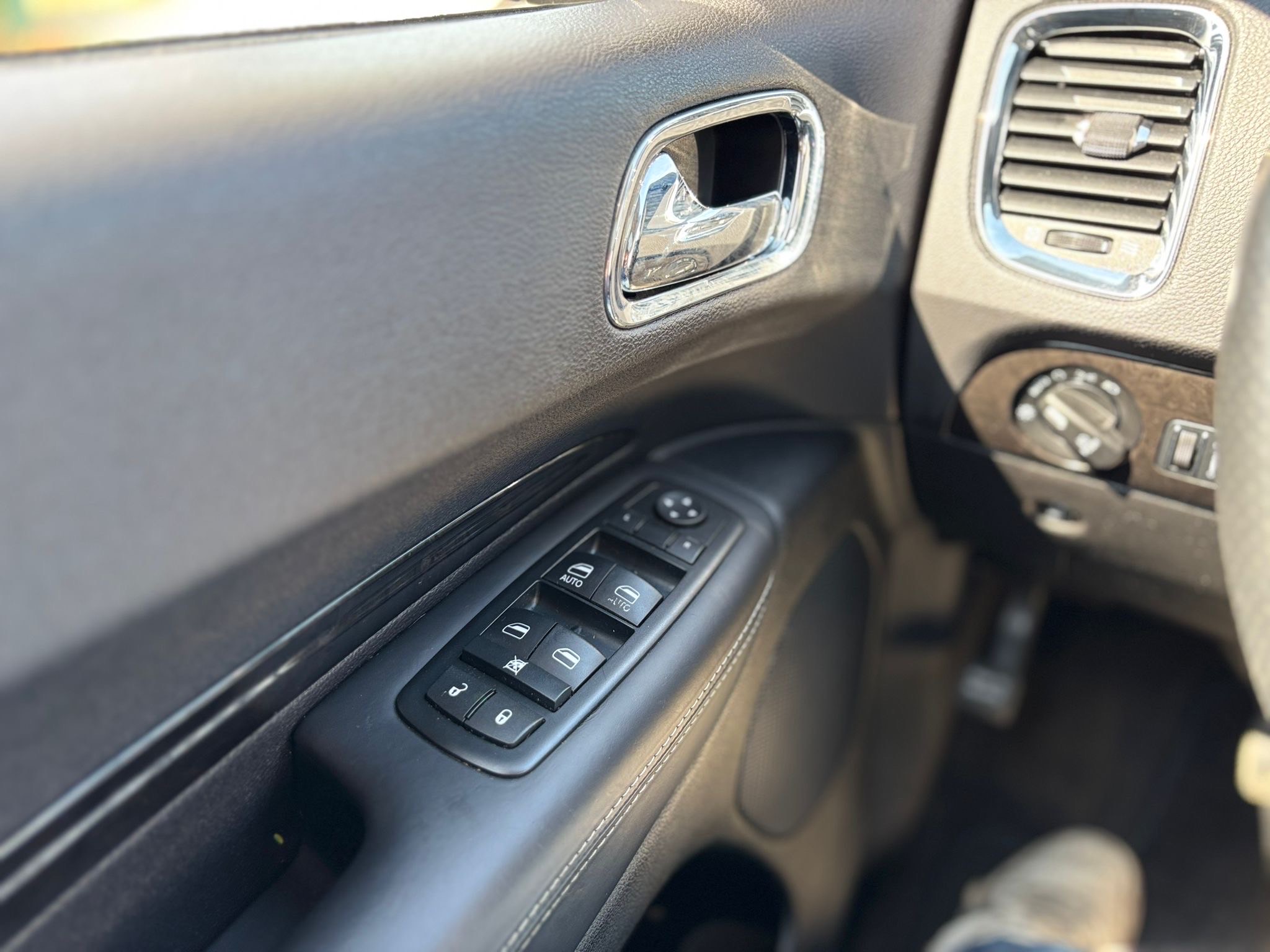 /canwestautoinc/2015-Dodge-Durango-3506810918423846.jpg