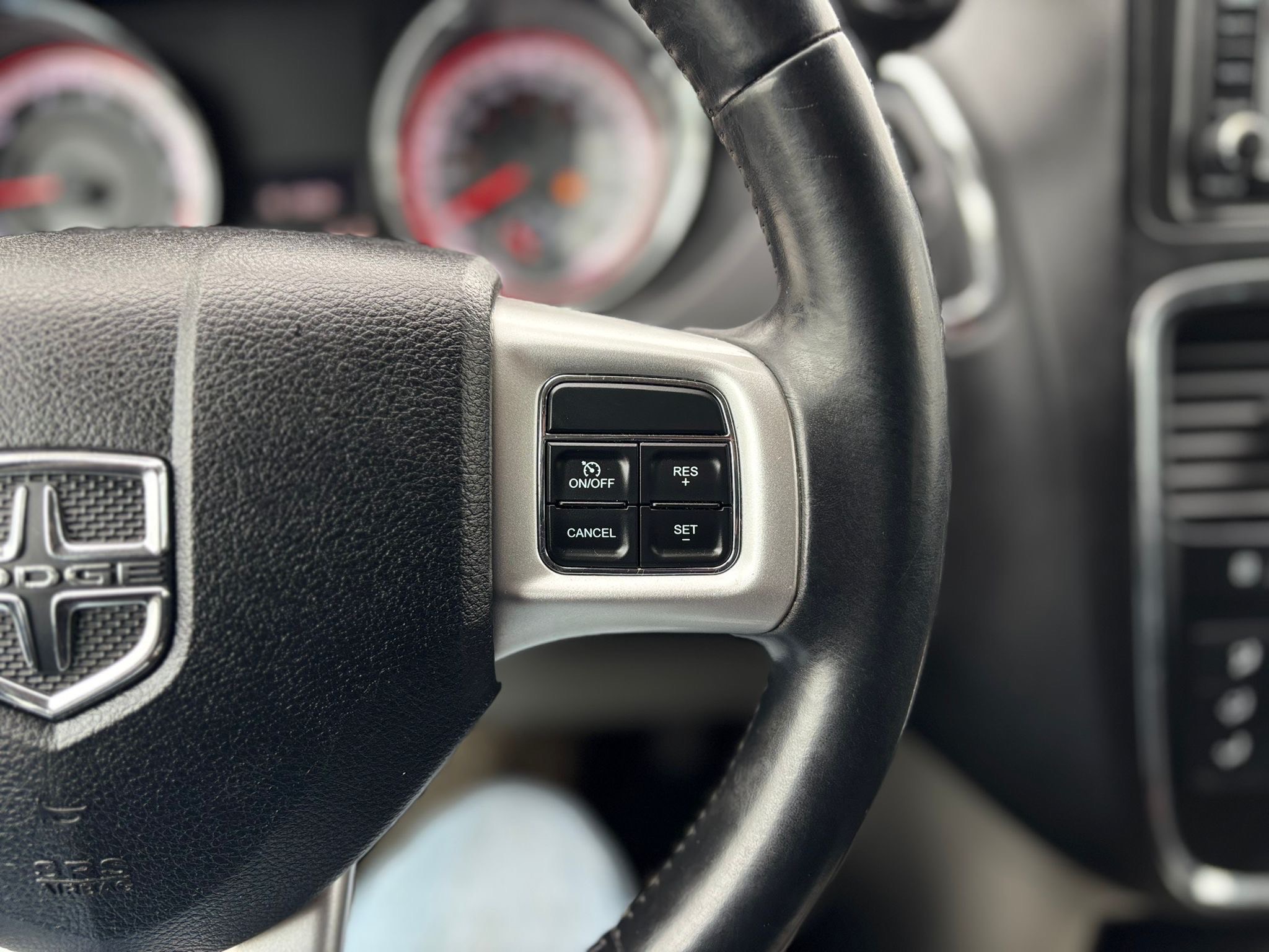 /canwestautoinc/2015-Dodge-GrandCaravan-430051151389369.jpg