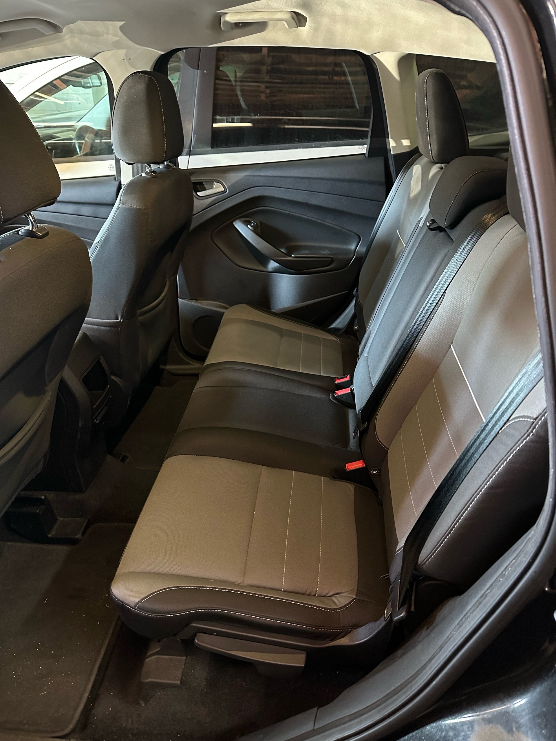 /canwestautoinc/2015-Ford-Escape-11135086974409414.jpg