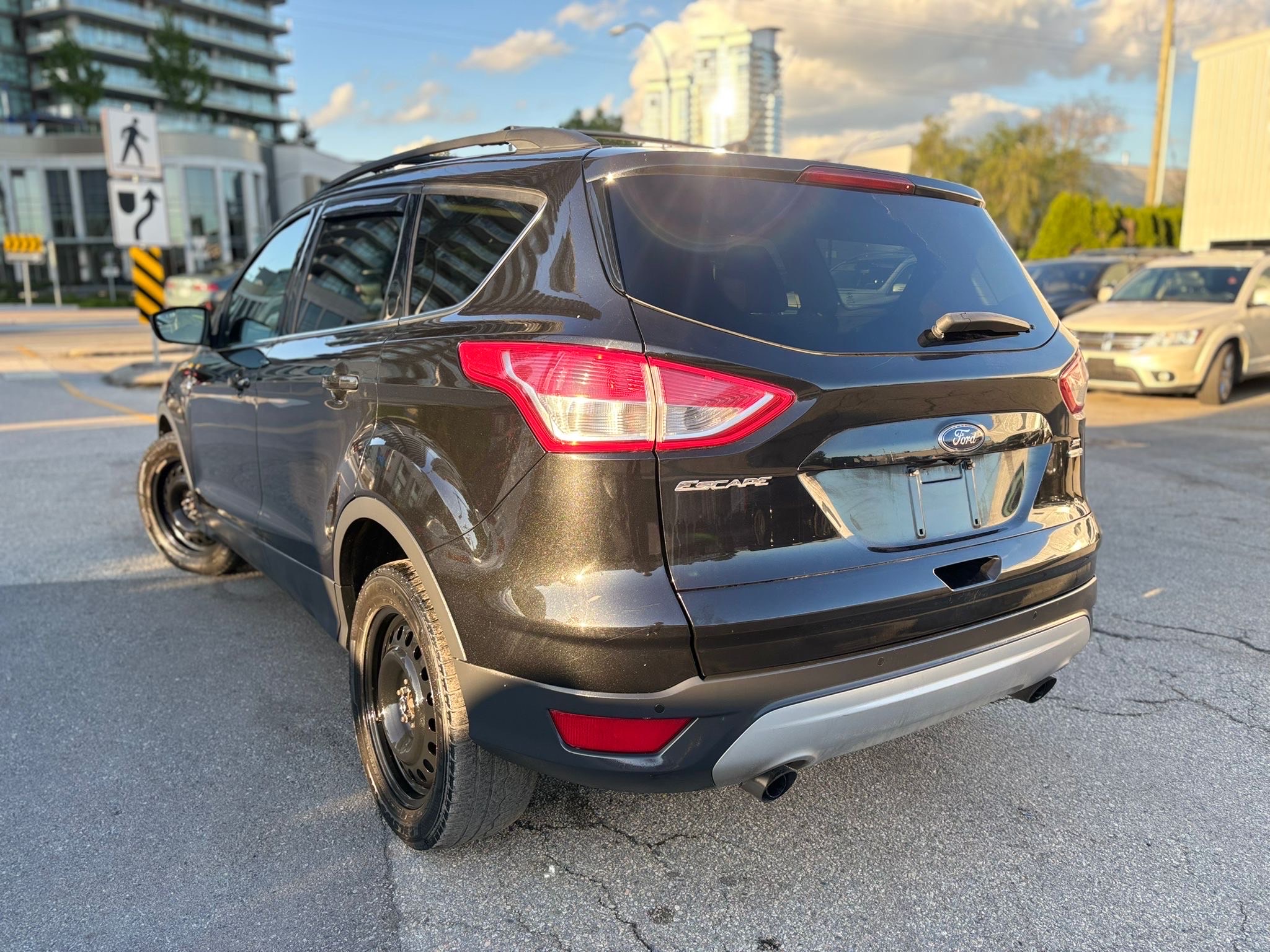 /canwestautoinc/2015-Ford-Escape-14162970834392485.jpg