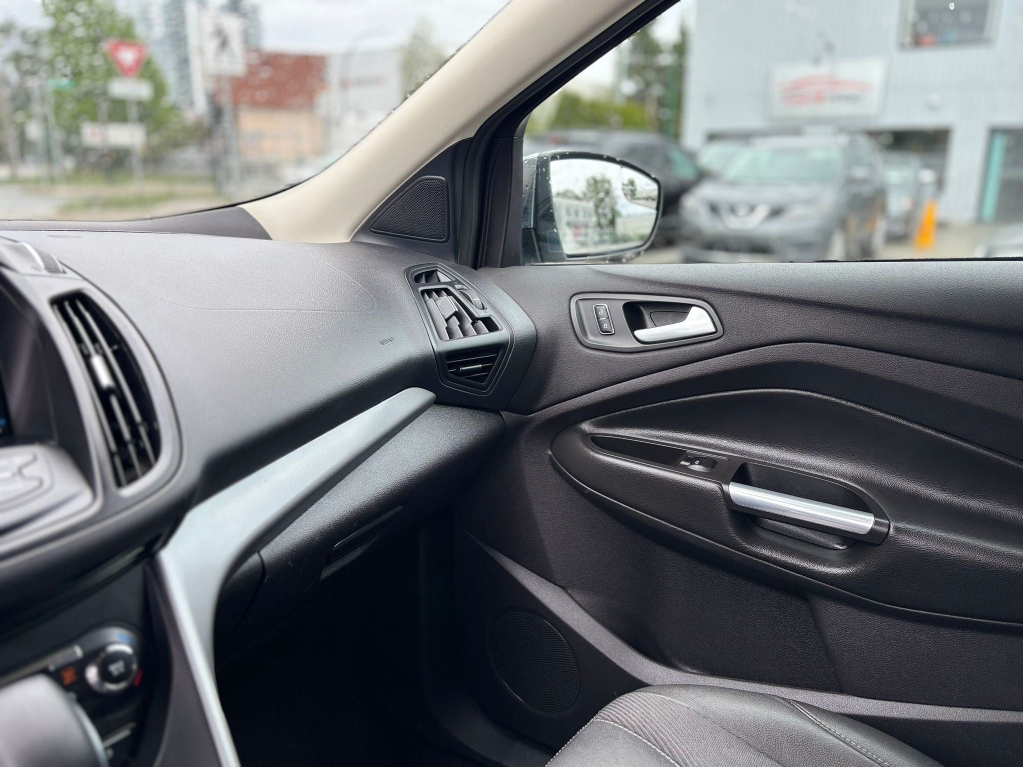 /canwestautoinc/2015-Ford-Escape-45336909696803285.jpg