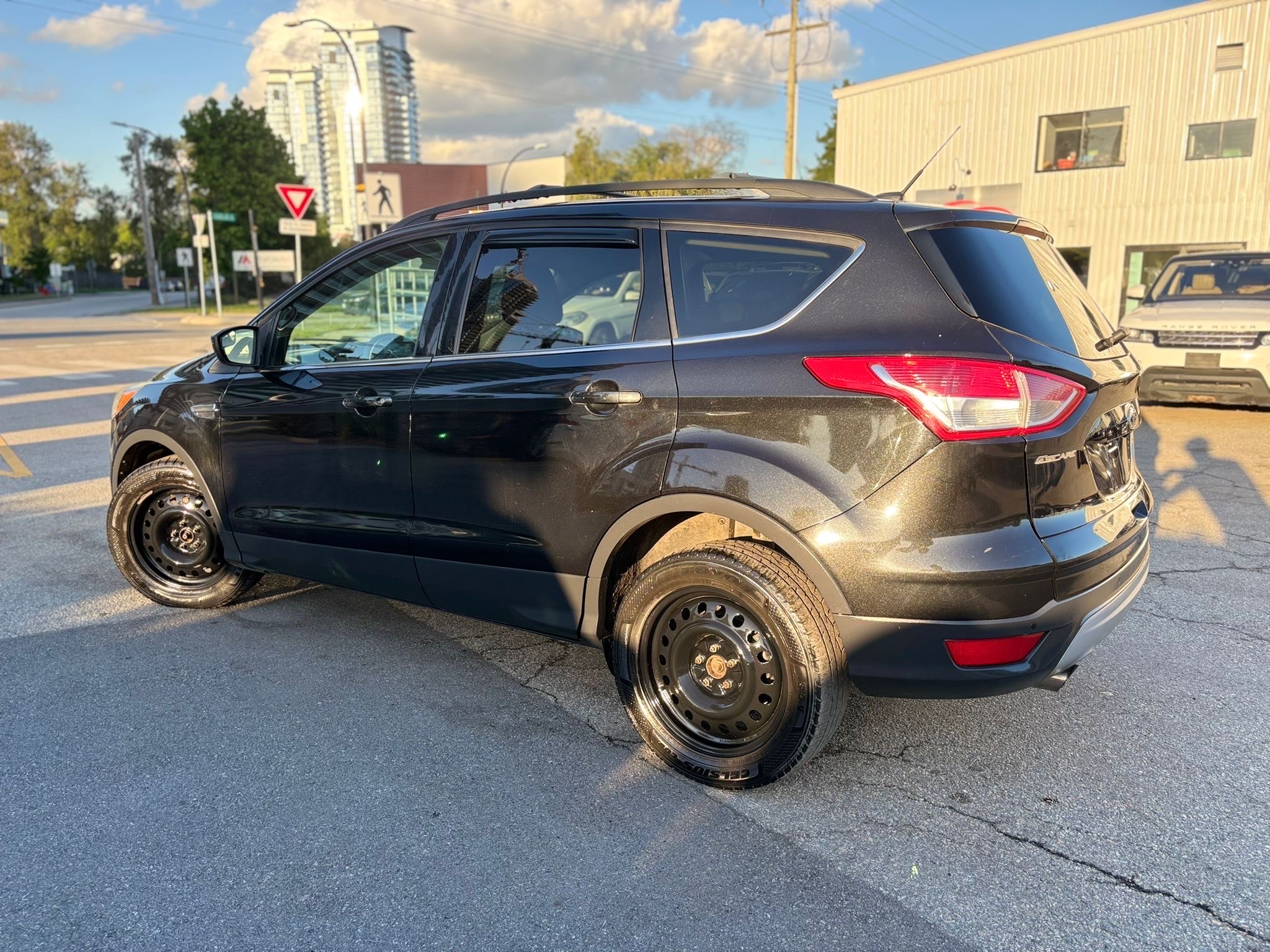 /canwestautoinc/2015-Ford-Escape-6727396749621435.jpg