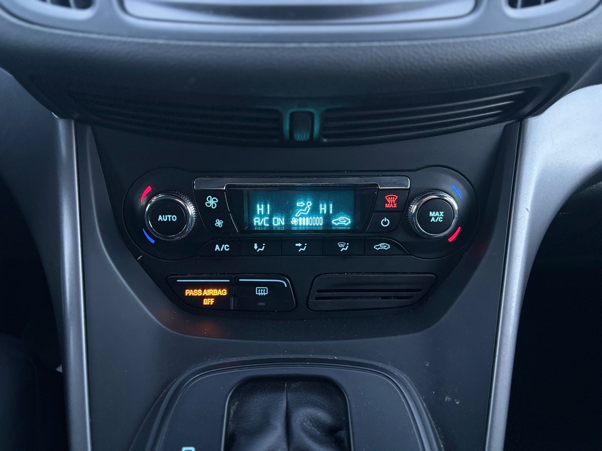 /canwestautoinc/2015-Ford-Escape-740772414218628.jpg