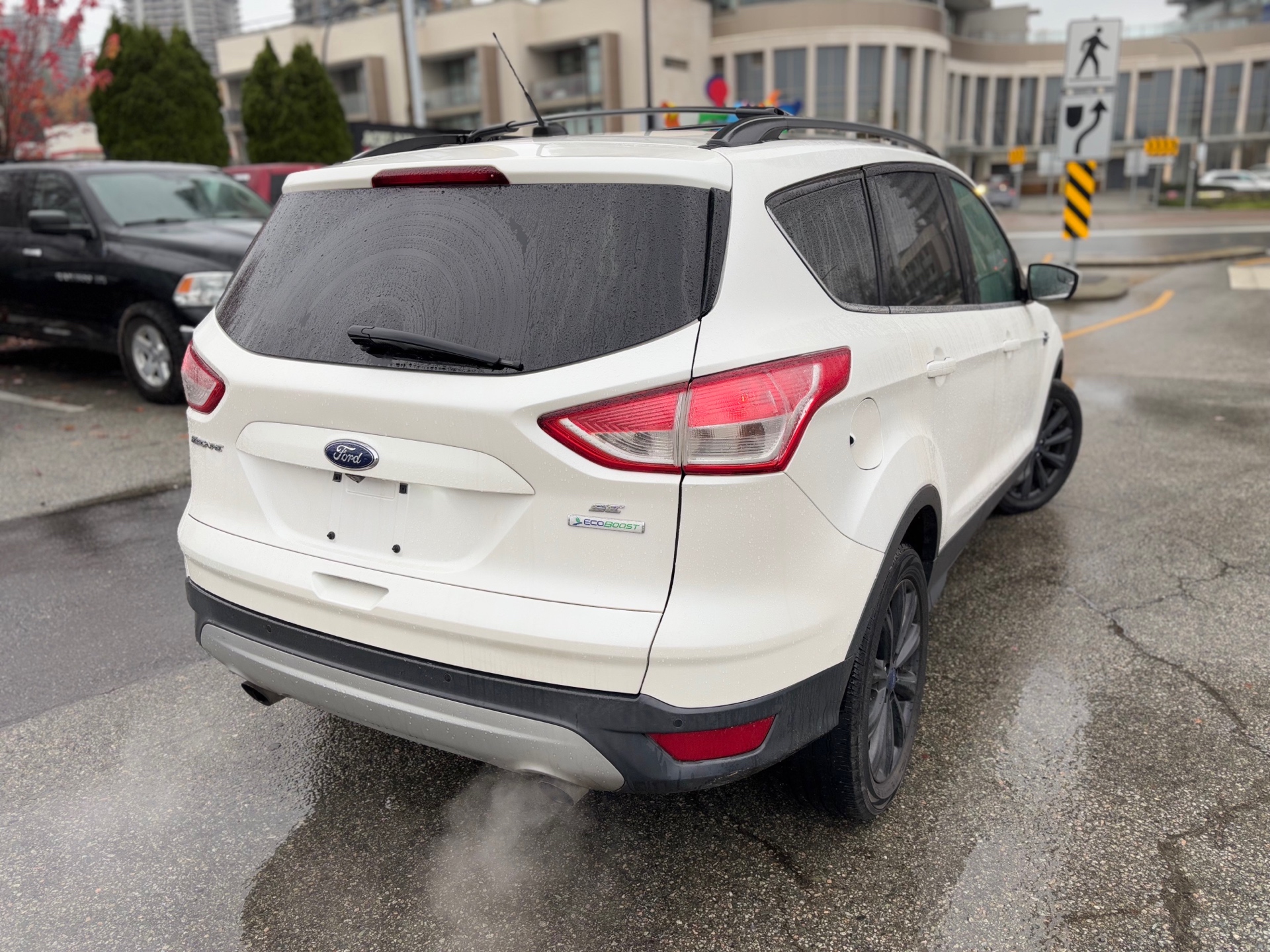 /canwestautoinc/2015-Ford-Escape-8089723031327969.jpg