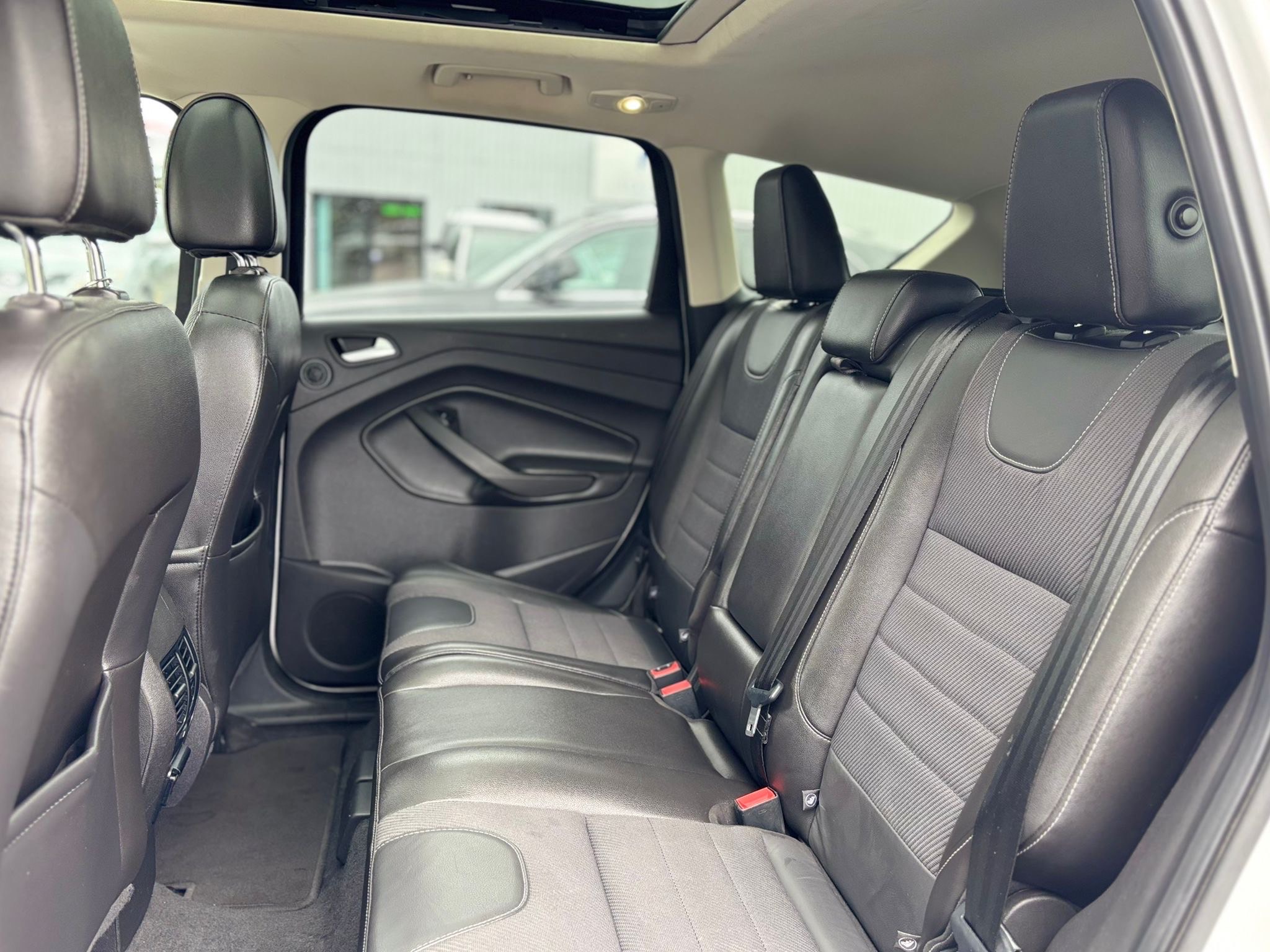 /canwestautoinc/2015-Ford-Escape-854092372921879.jpg