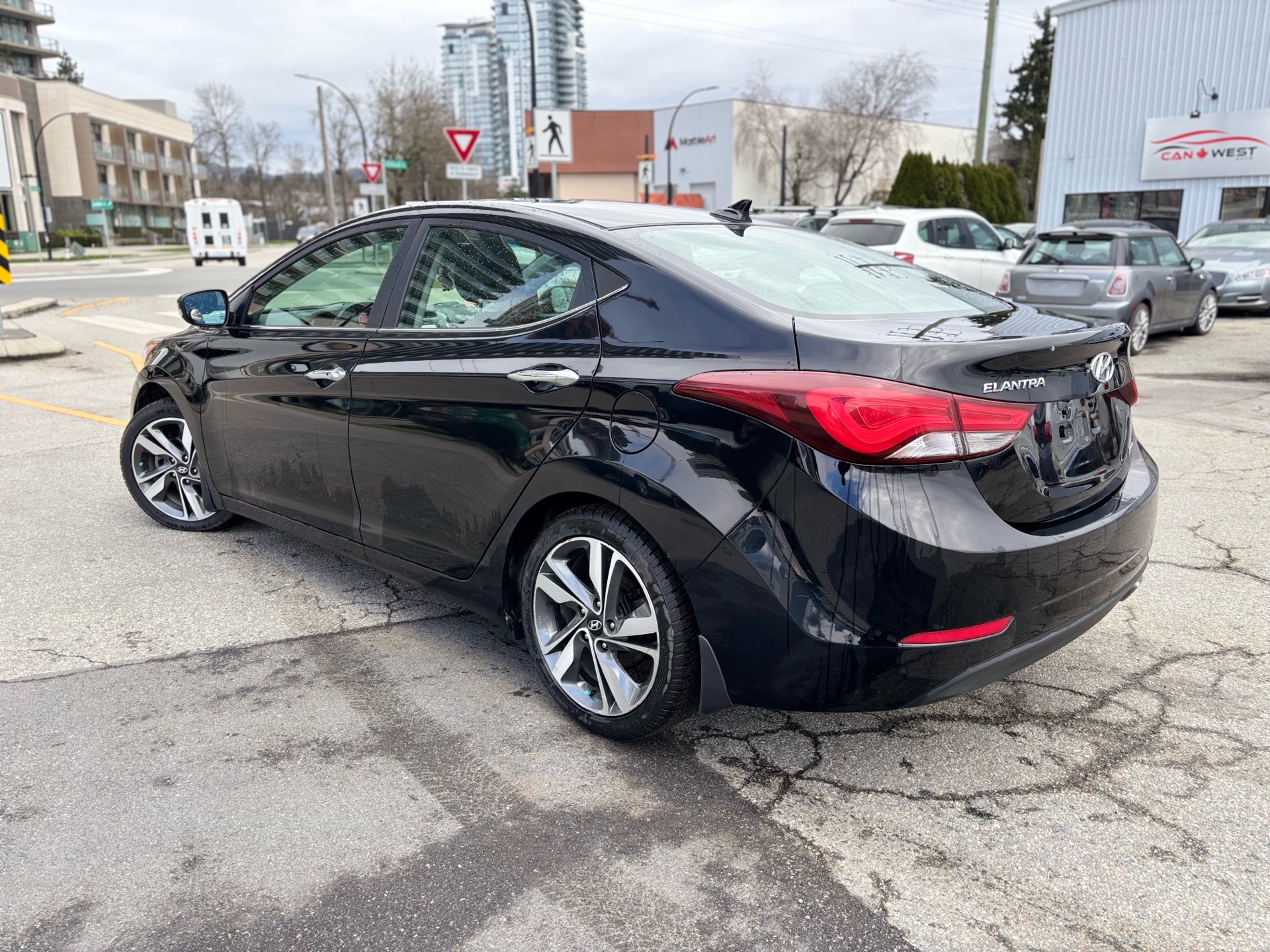 /canwestautoinc/2015-Hyundai-Elantra-22015440352485371.jpg