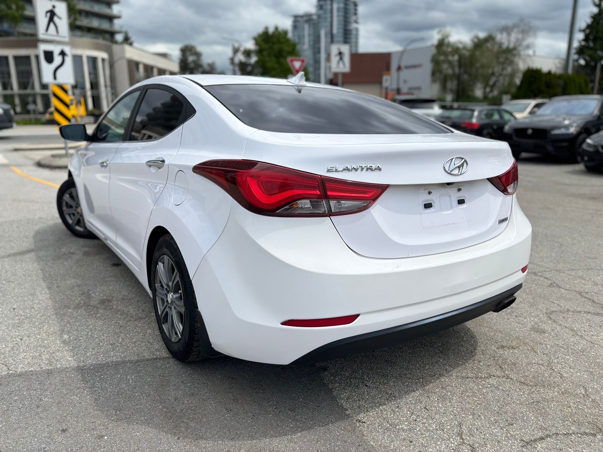 /canwestautoinc/2015-Hyundai-Elantra-8098264640881261.jpg