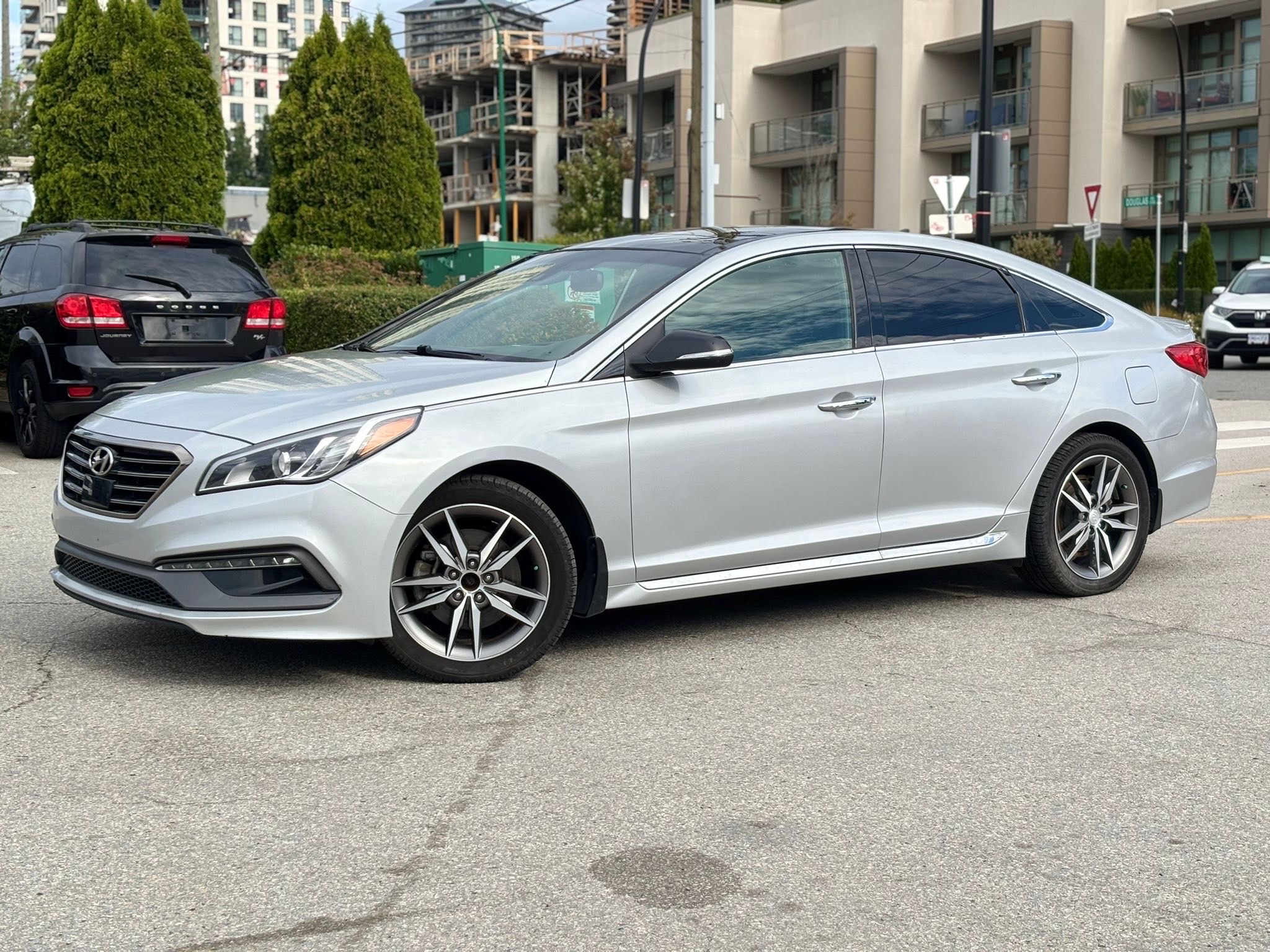 /canwestautoinc/2015-Hyundai-Sonata-017625811686462267.jpg