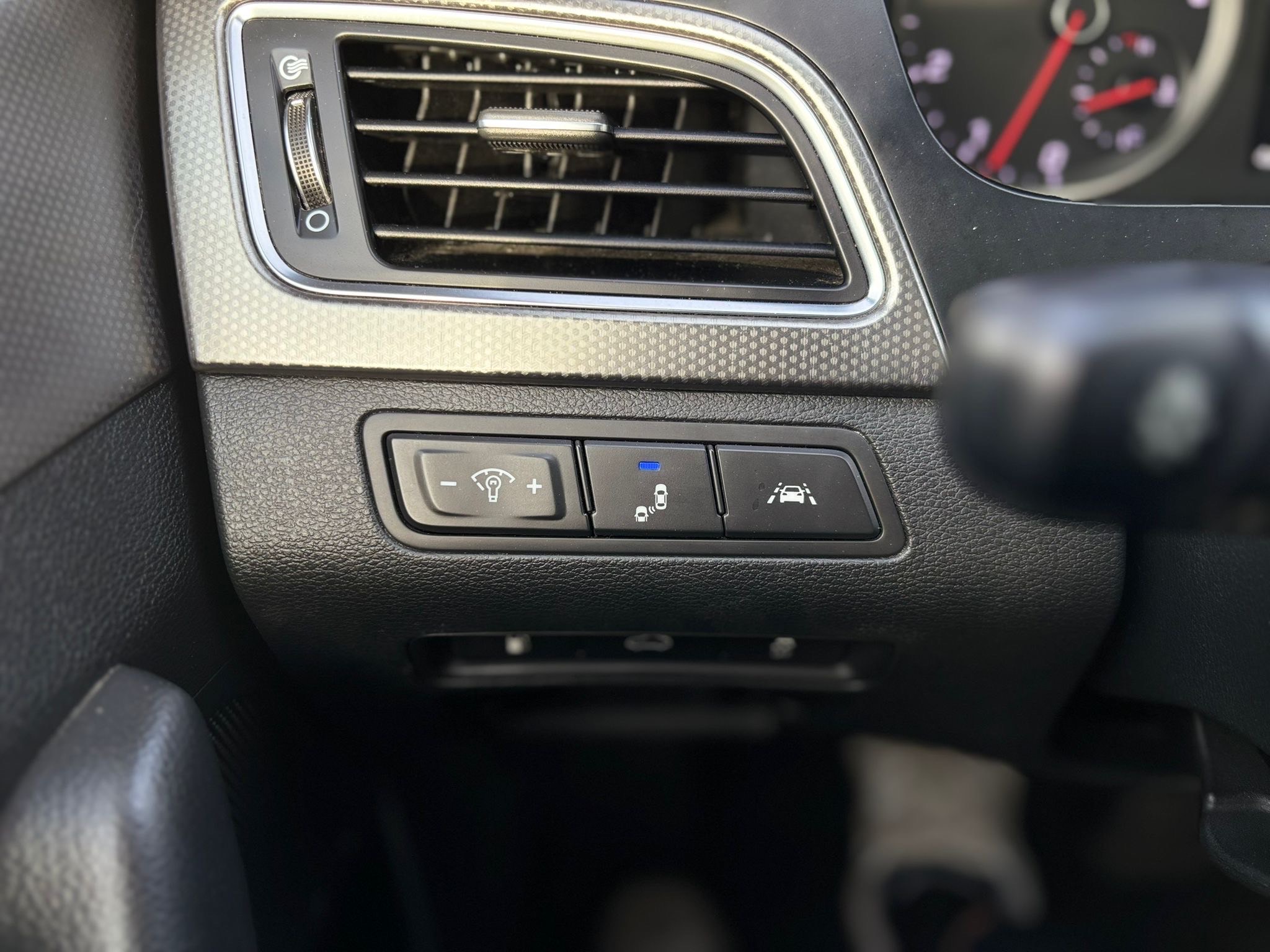 /canwestautoinc/2015-Hyundai-Sonata-7140261221104809.jpg