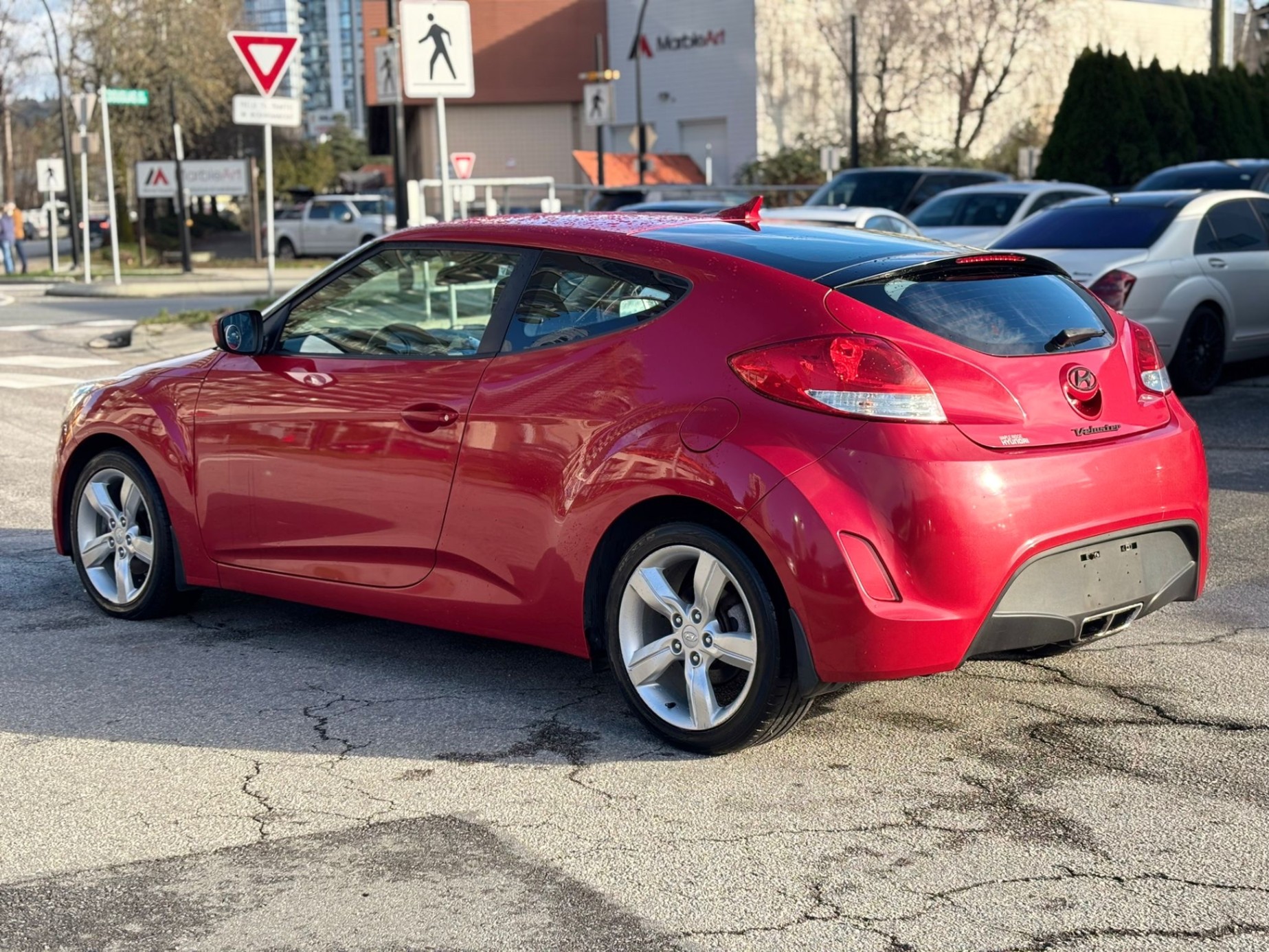 /canwestautoinc/2015-Hyundai-Veloster-8453396377331595.jpg