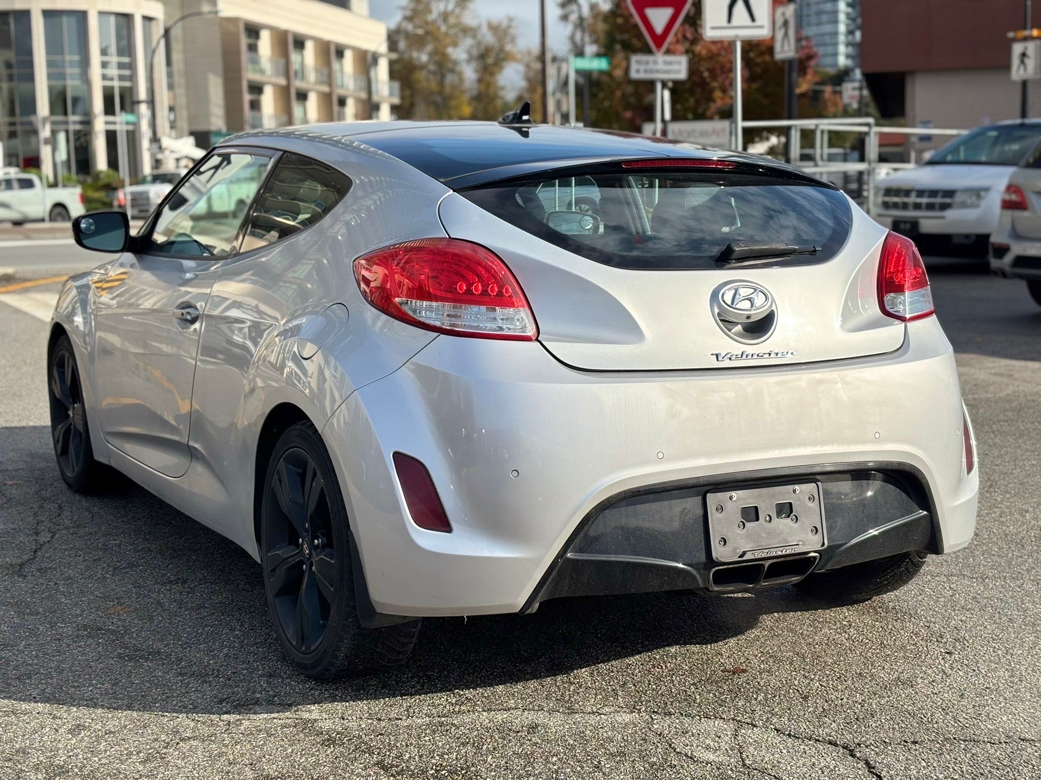 /canwestautoinc/2015-Hyundai-Veloster-8817047730717296.jpg