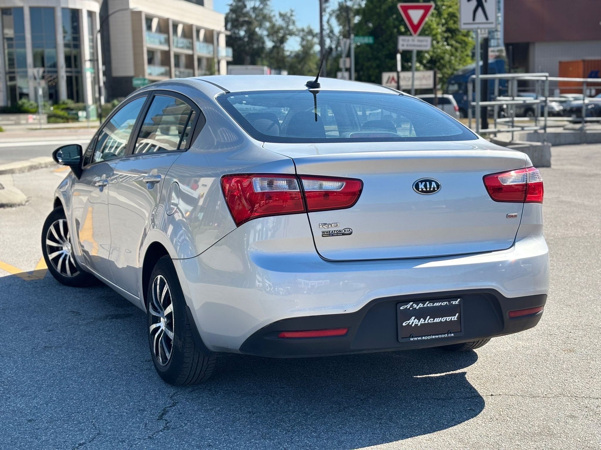 /canwestautoinc/2015-Kia-Rio-01907198484553163.jpg