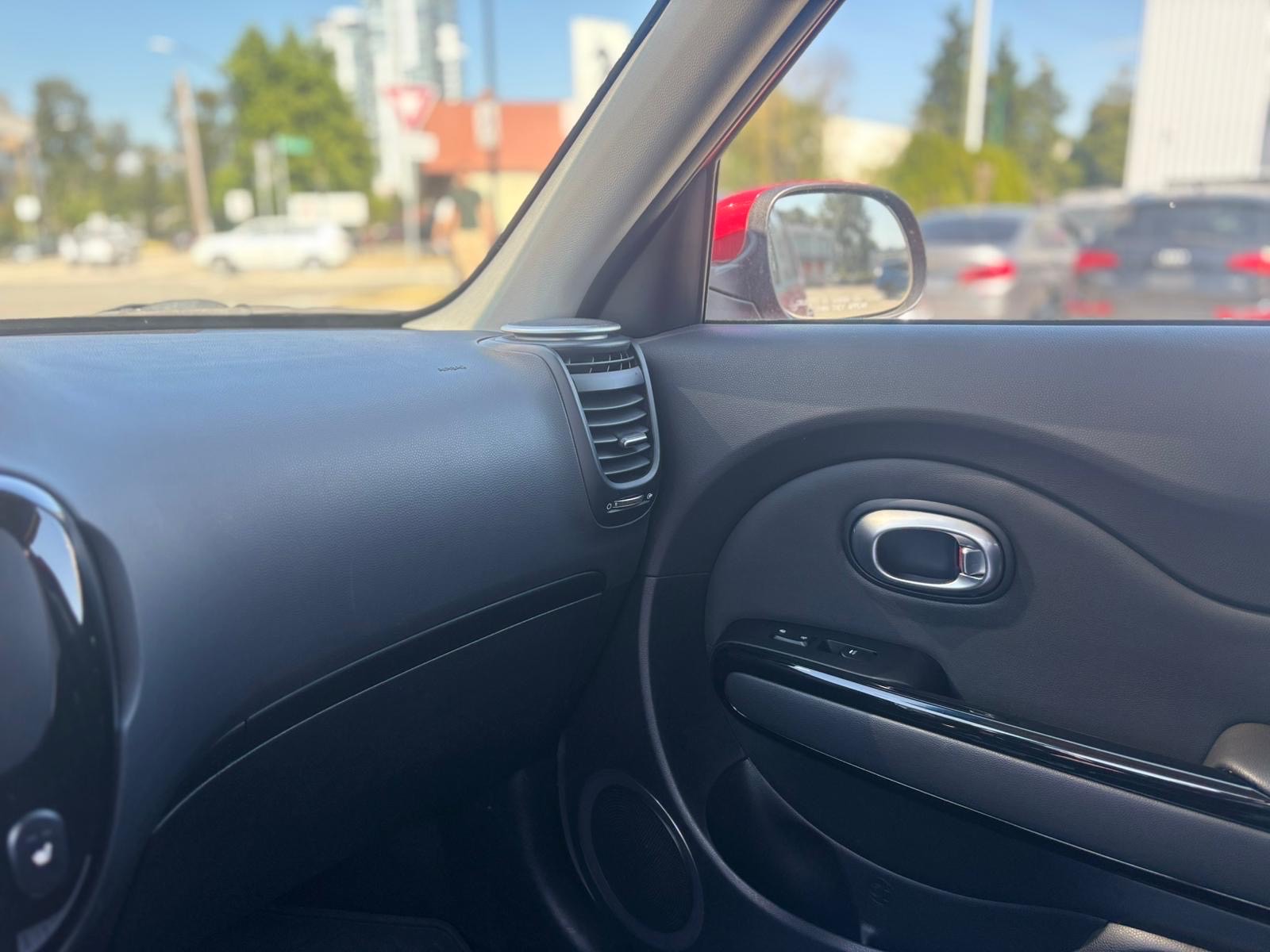 /canwestautoinc/2015-Kia-Soul-2572403718663374.jpg