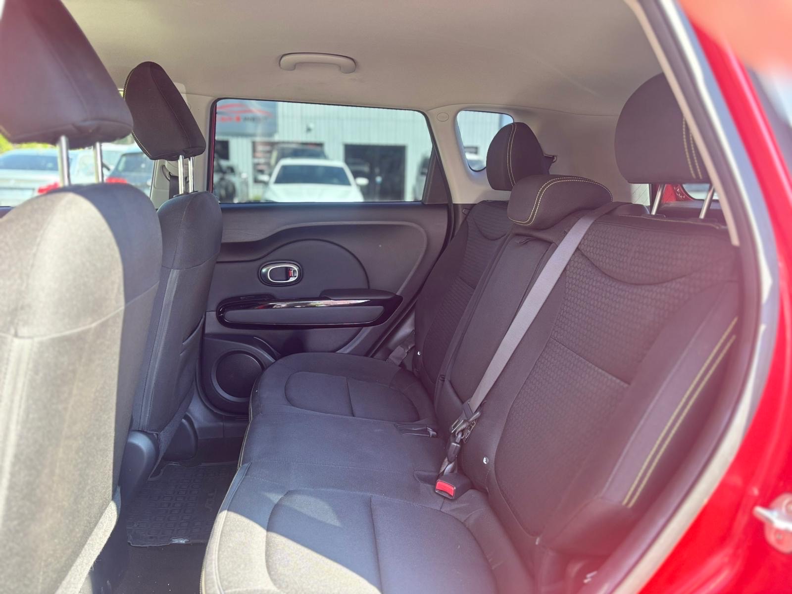 /canwestautoinc/2015-Kia-Soul-37621114025871494.jpg
