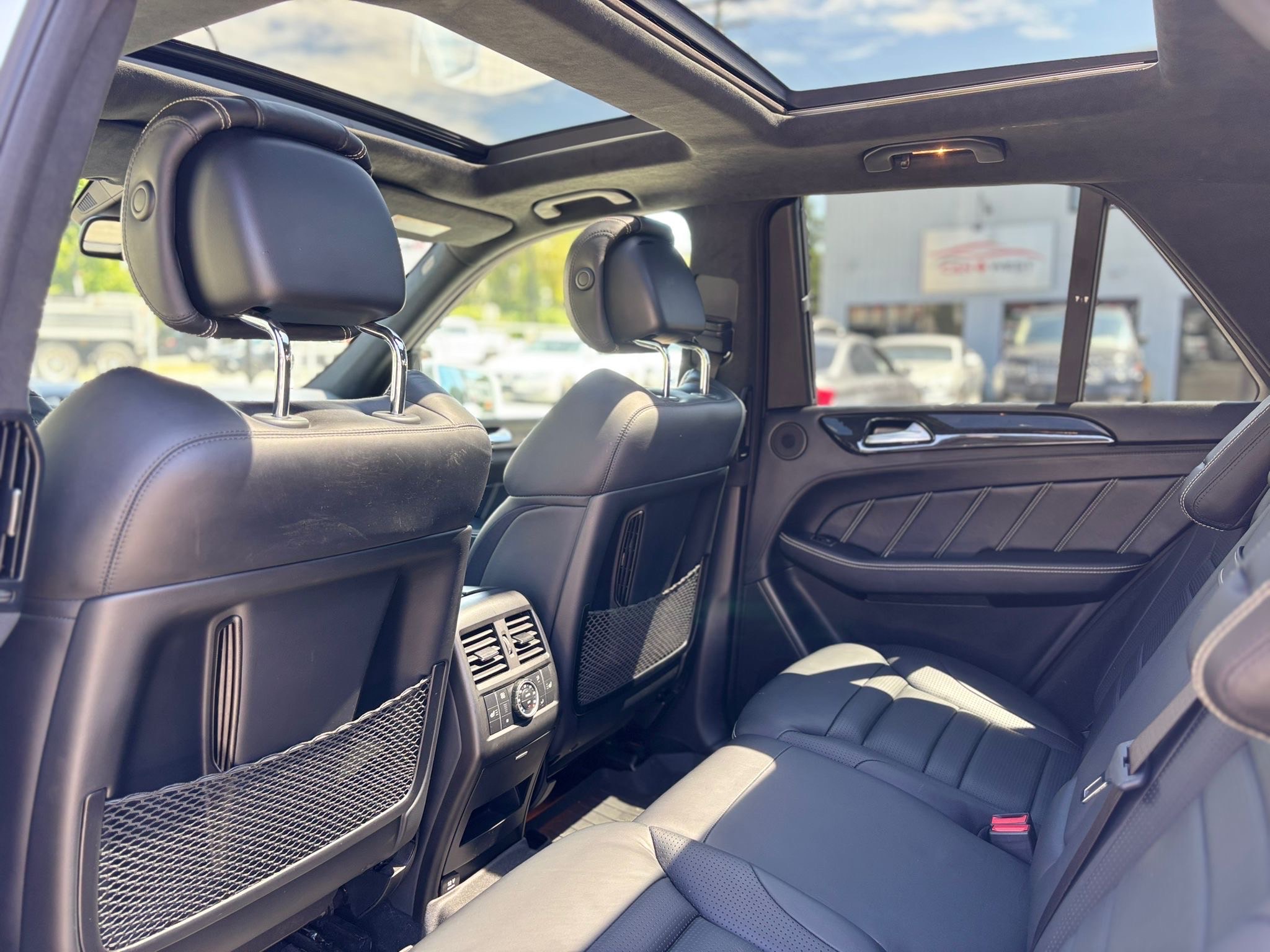 /canwestautoinc/2015-Mercedes-Benz-M-Class-4085931009382515.jpg