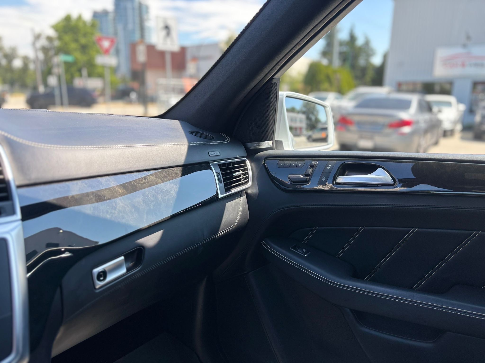 /canwestautoinc/2015-Mercedes-Benz-M-Class-5318849226723497.jpg