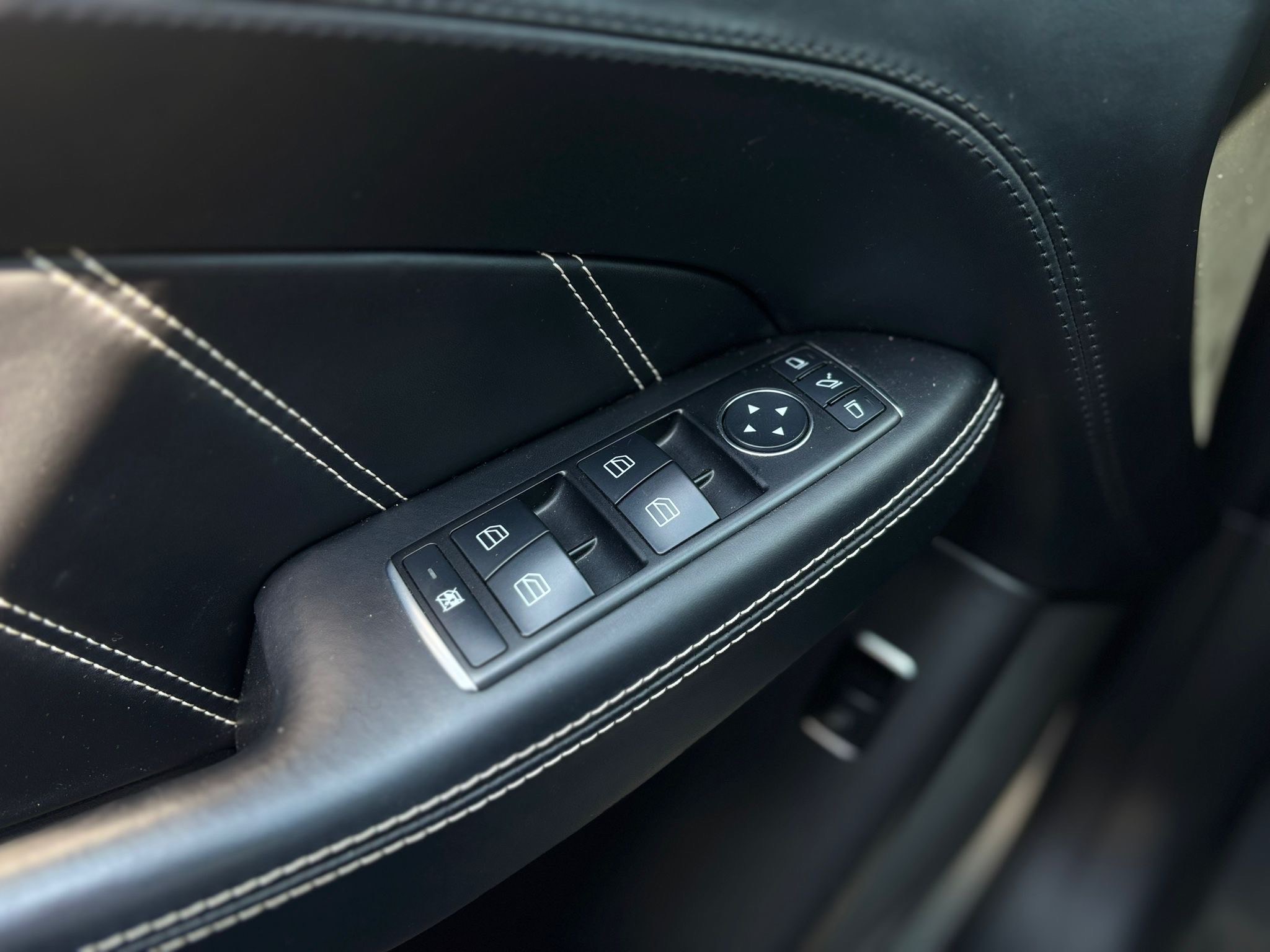 /canwestautoinc/2015-Mercedes-Benz-M-Class-5616584950058872.jpg
