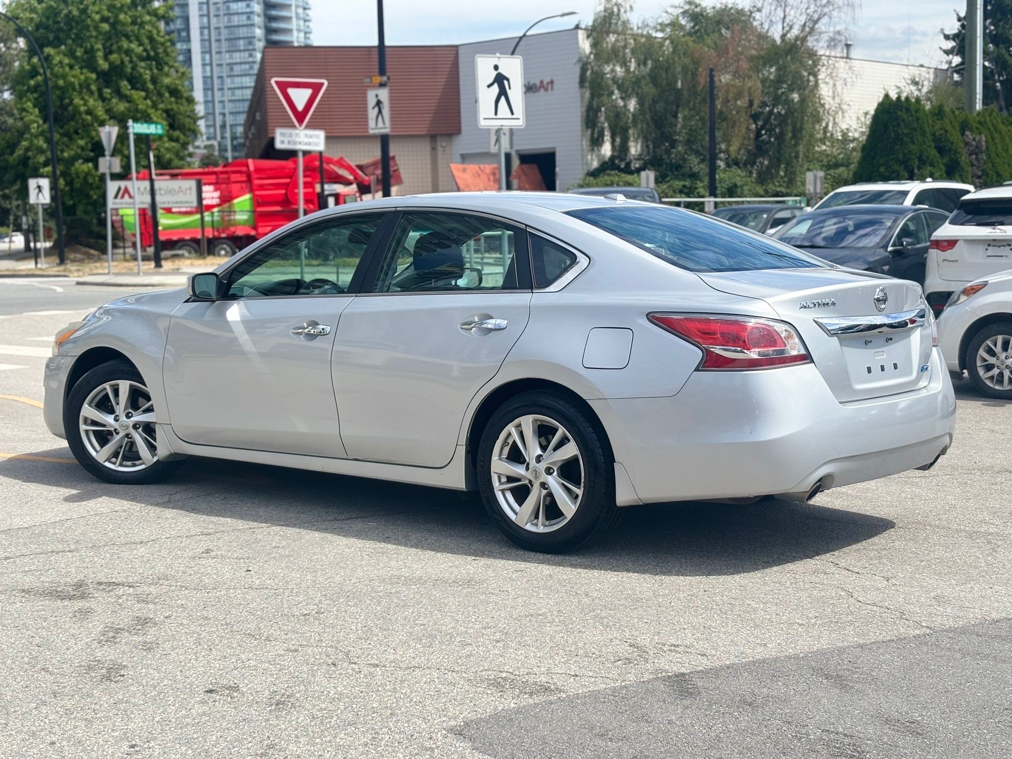 /canwestautoinc/2015-Nissan-Altima-14634260887212514.jpg