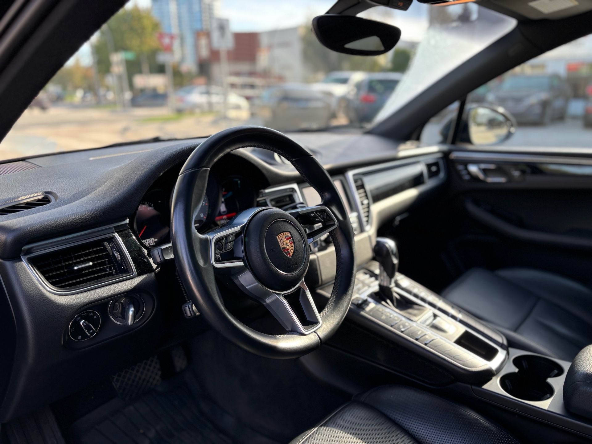 /canwestautoinc/2015-Porsche-Macan-19906185576948898.jpg
