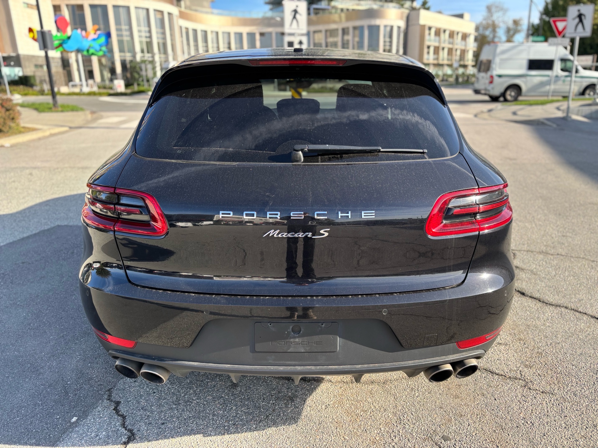 /canwestautoinc/2015-Porsche-Macan-605331126643246.jpg