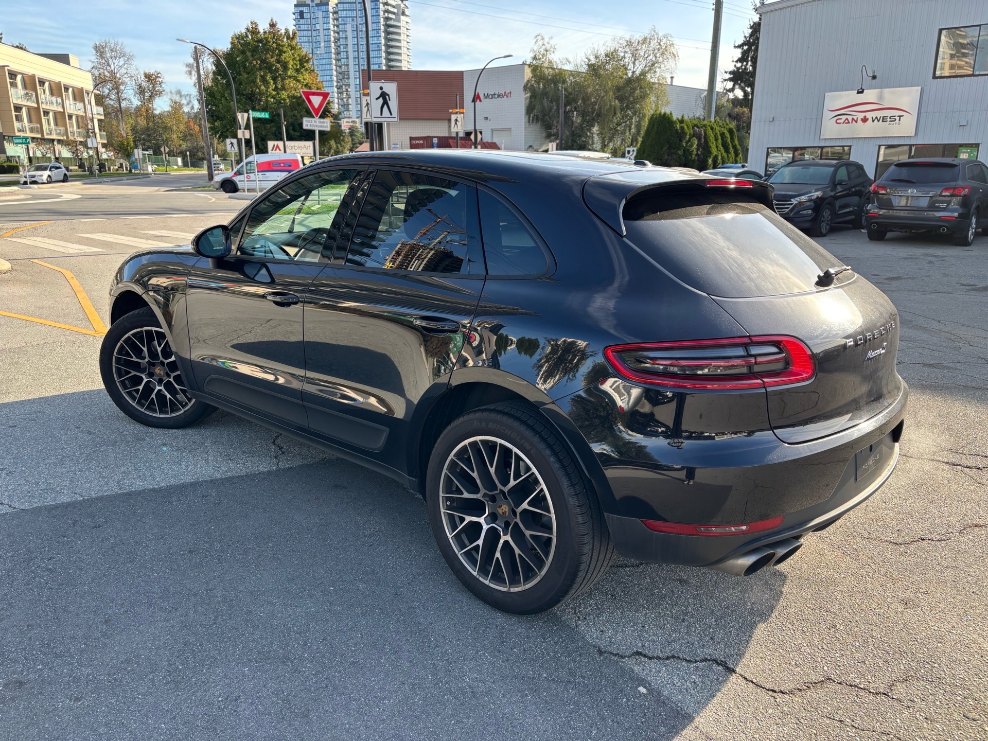 /canwestautoinc/2015-Porsche-Macan-7814001943852995.jpg