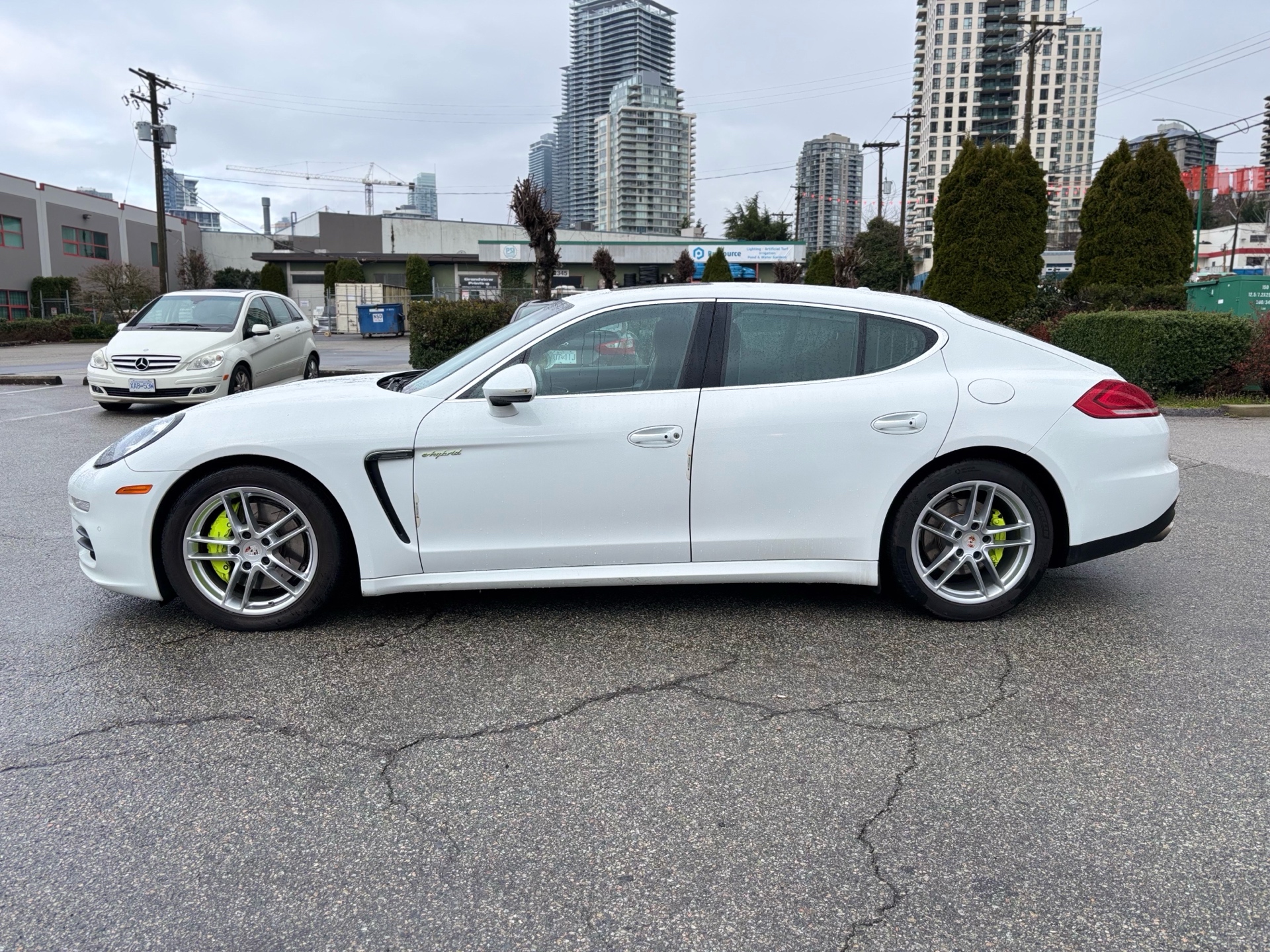 /canwestautoinc/2015-Porsche-Panamera-1348233172074742.jpg
