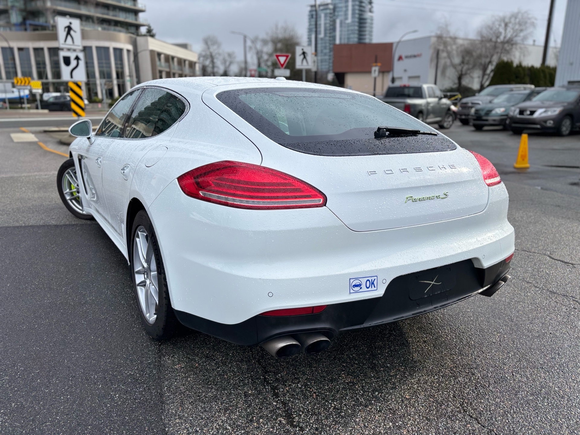 /canwestautoinc/2015-Porsche-Panamera-1382587798037178.jpg