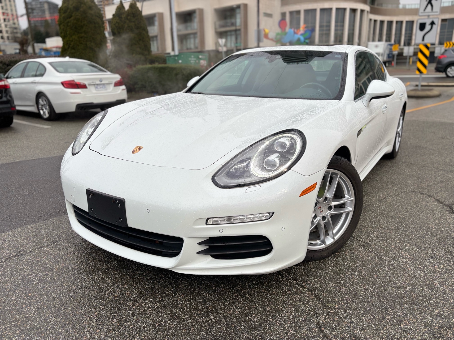 /canwestautoinc/2015-Porsche-Panamera-8057290355705744.jpg