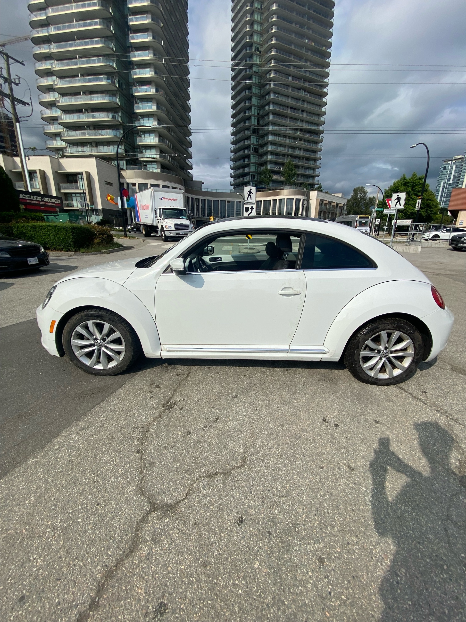 /canwestautoinc/2015-Volkswagen-Beetle-16139664020673705.jpg