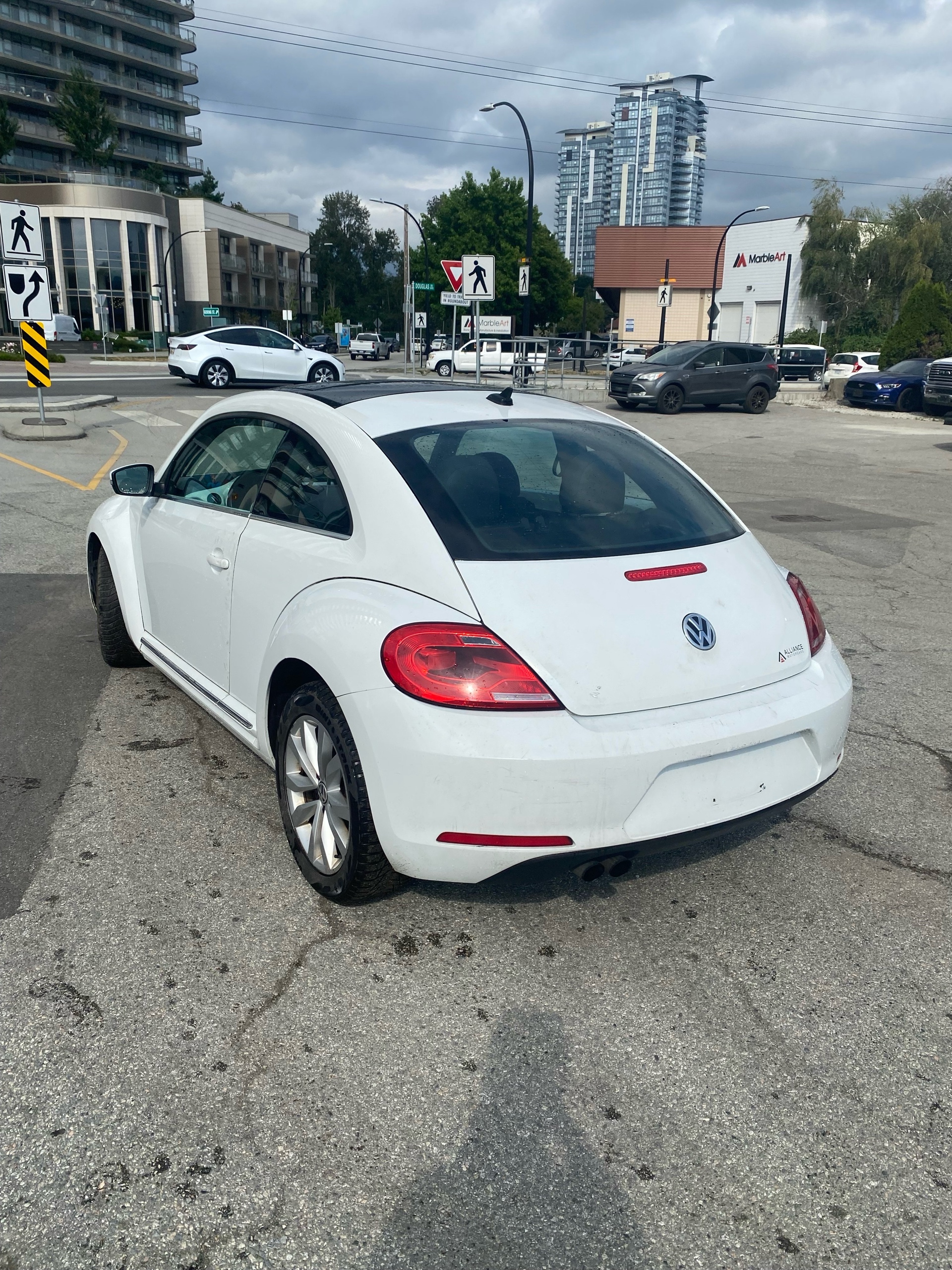 /canwestautoinc/2015-Volkswagen-Beetle-40567028984626763.jpg