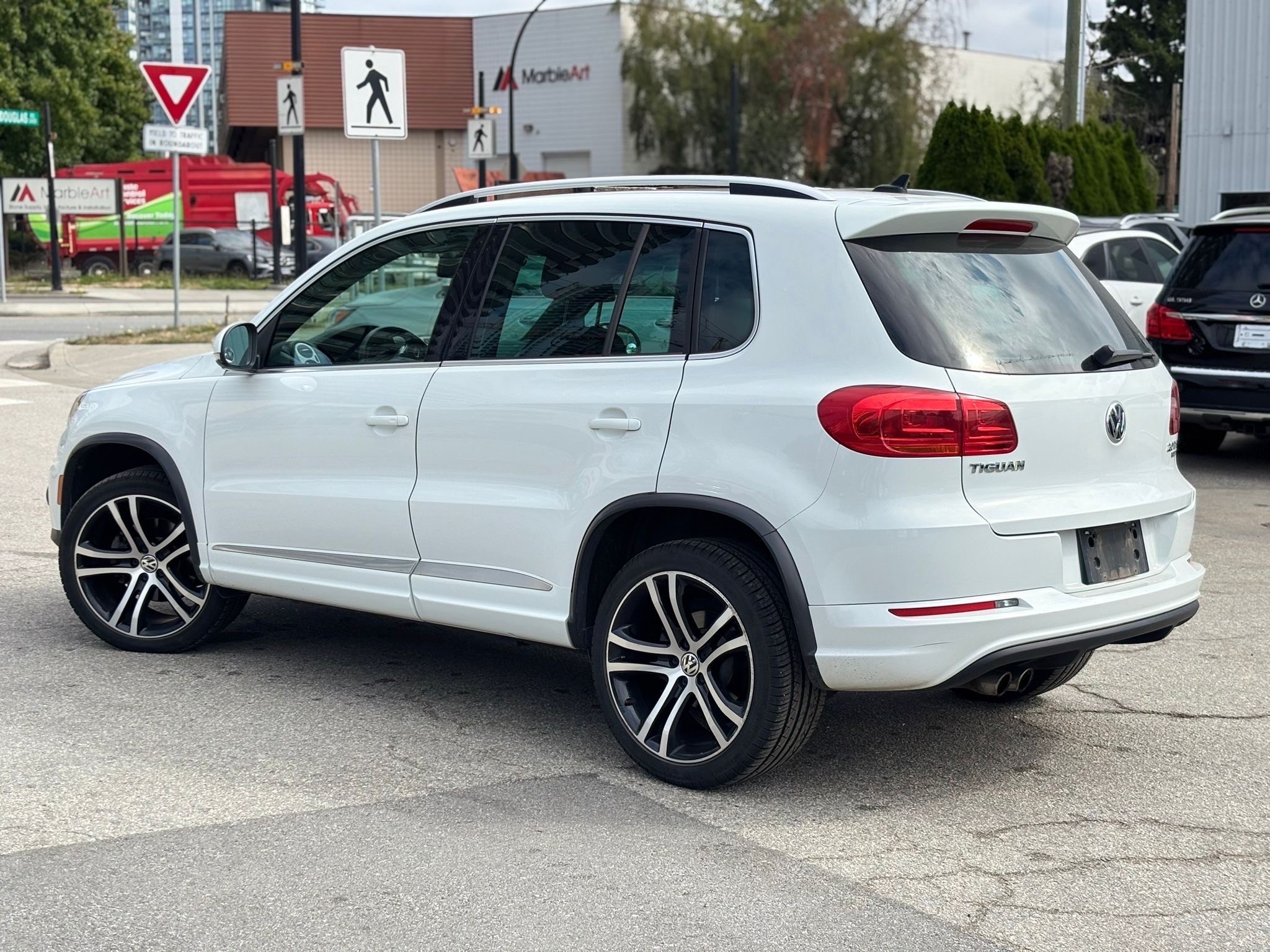 /canwestautoinc/2015-Volkswagen-Tiguan-04058588441687916.jpg
