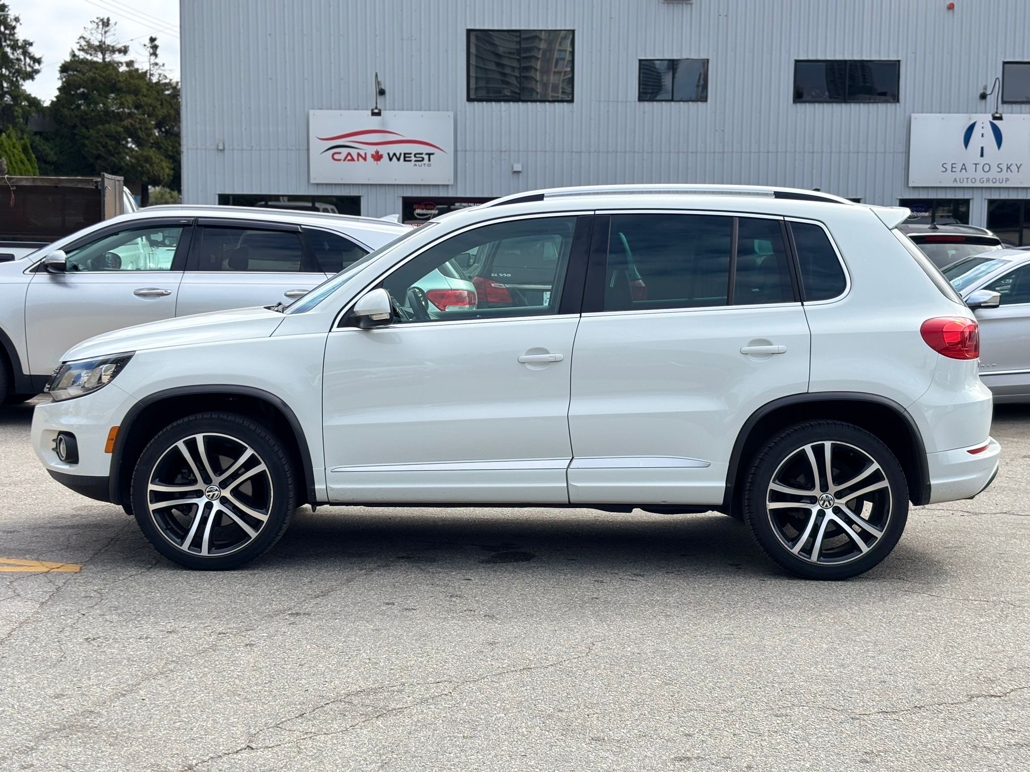 /canwestautoinc/2015-Volkswagen-Tiguan-2207661783492174.jpg