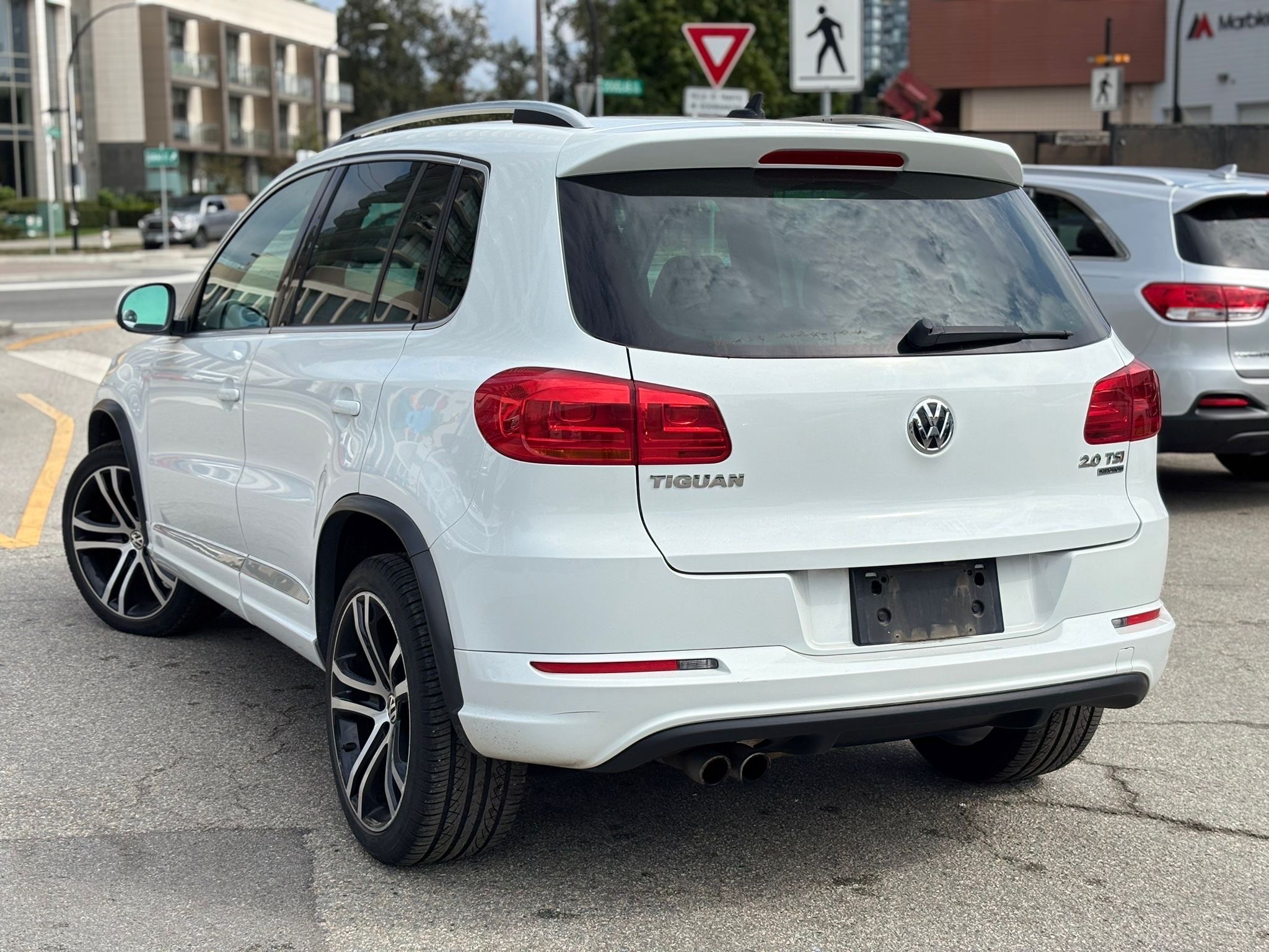 /canwestautoinc/2015-Volkswagen-Tiguan-25904096764535556.jpg
