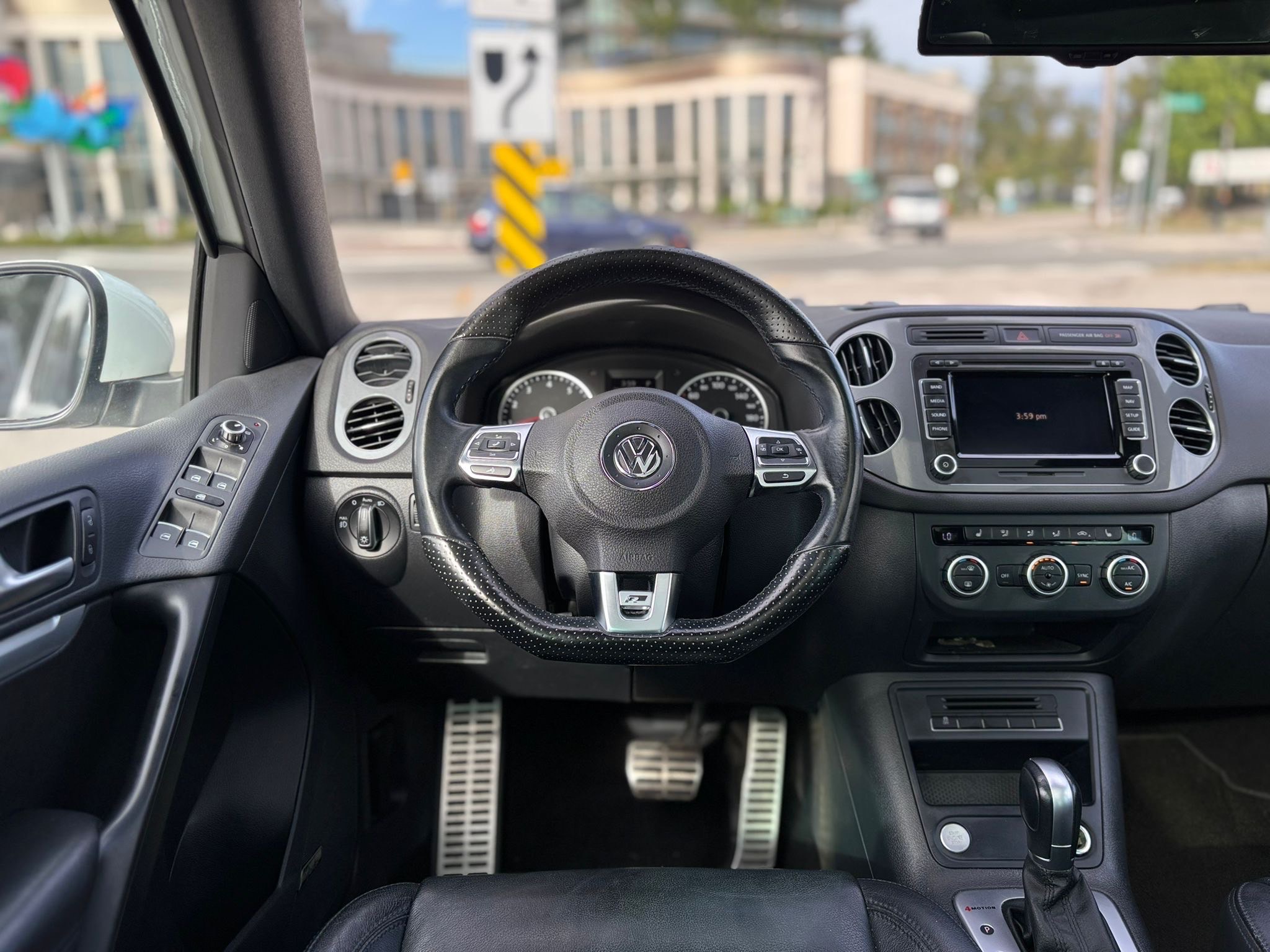/canwestautoinc/2015-Volkswagen-Tiguan-9234978602944028.jpg