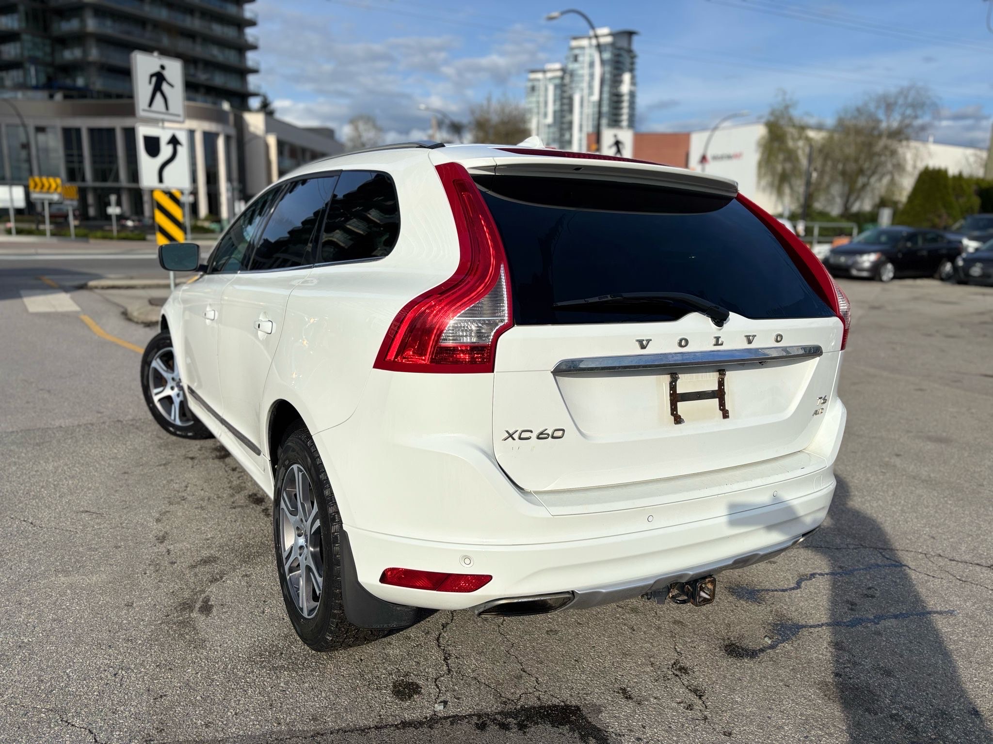 /canwestautoinc/2015-Volvo-XC60-5282439806942871.jpg