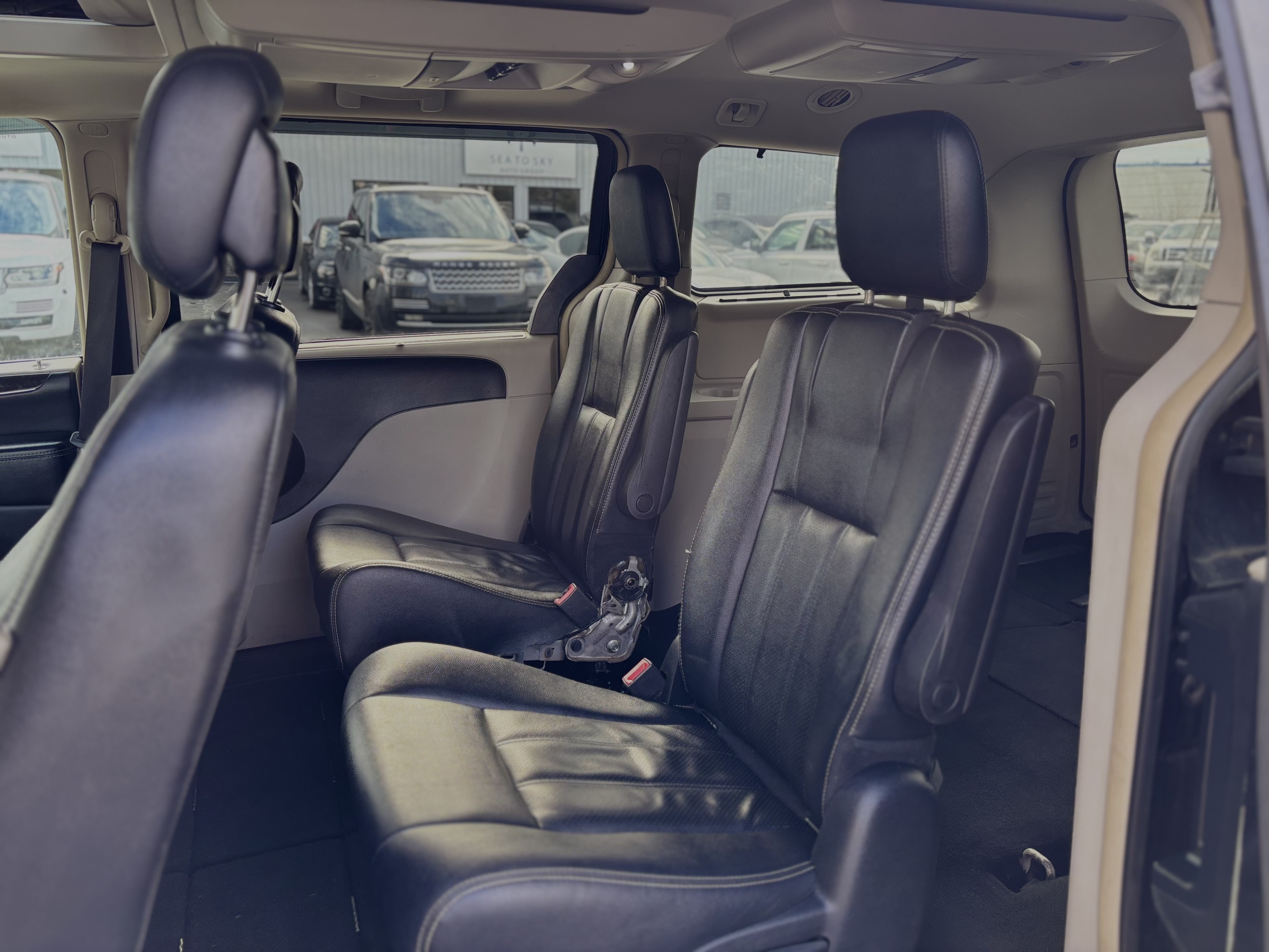 /canwestautoinc/2016-Chrysler-Town&-8296427856060902.jpg