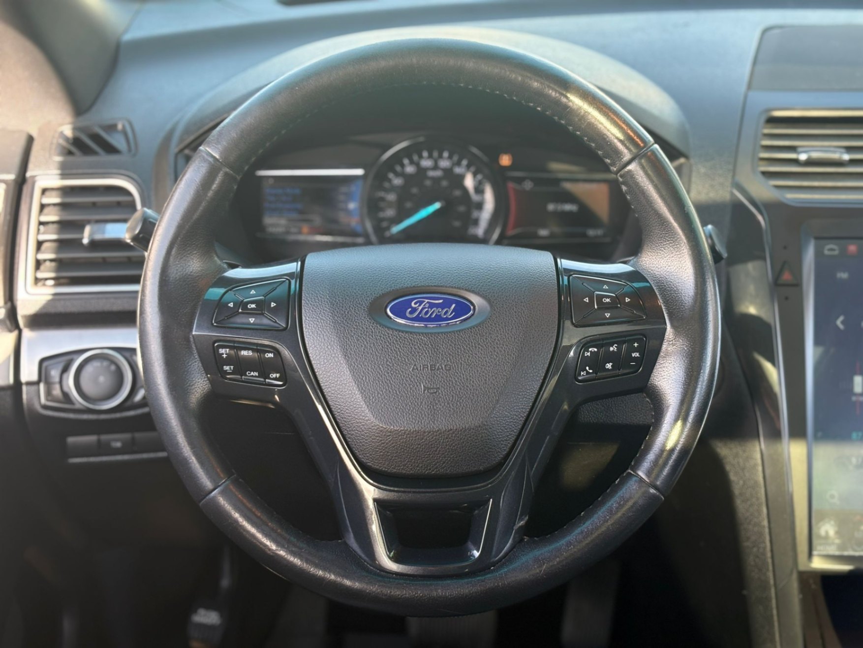 /canwestautoinc/2016-Ford-Explorer-1490168280460924.jpg