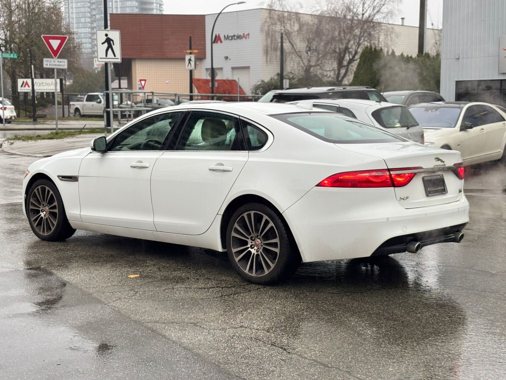 /canwestautoinc/2016-Jaguar-XF-17638603356597748.jpg