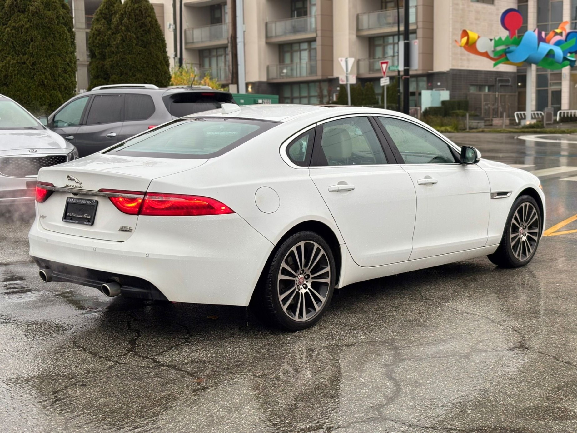 /canwestautoinc/2016-Jaguar-XF-2015047426745753.jpg