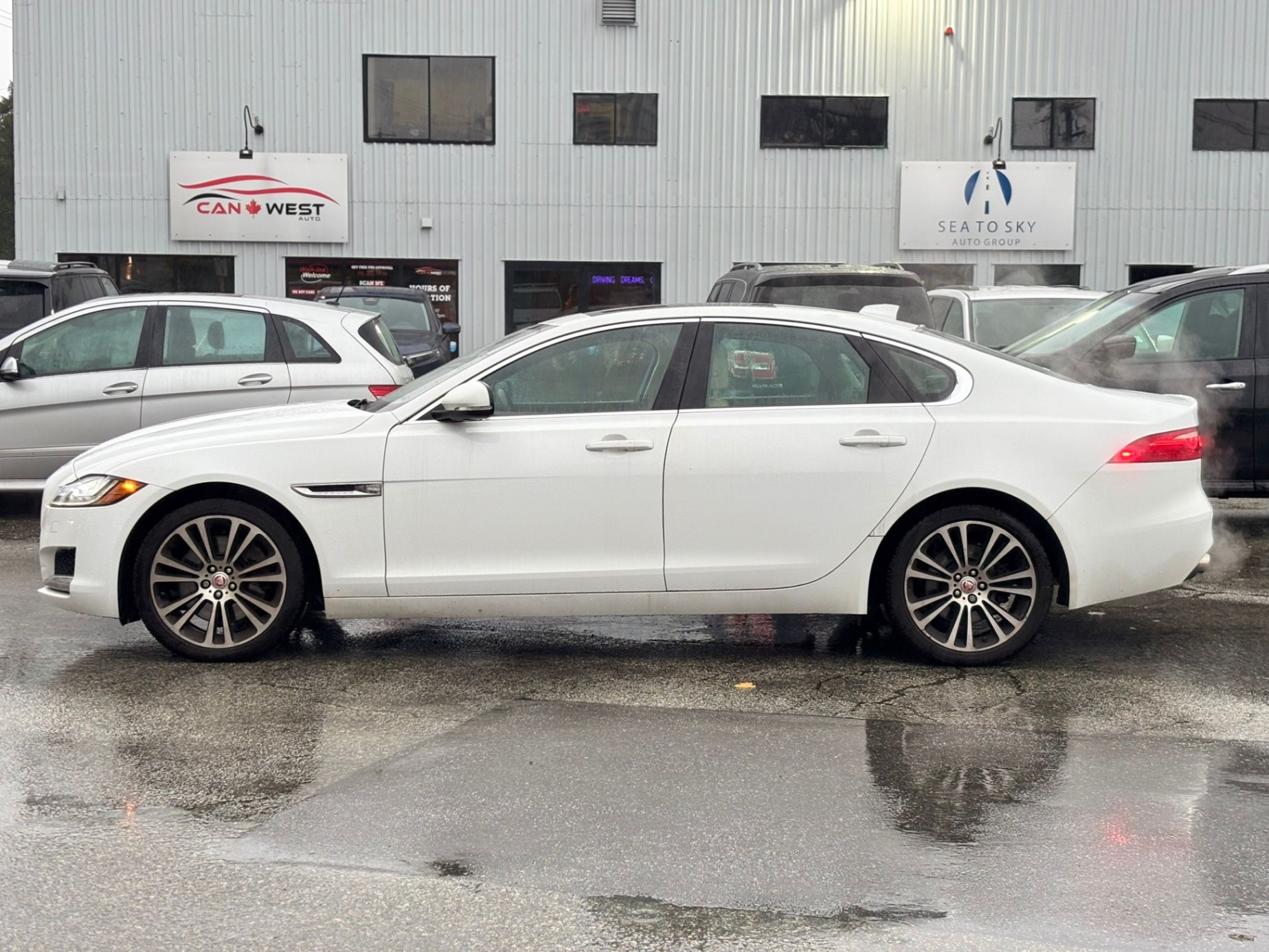 /canwestautoinc/2016-Jaguar-XF-40412226620472835.jpg