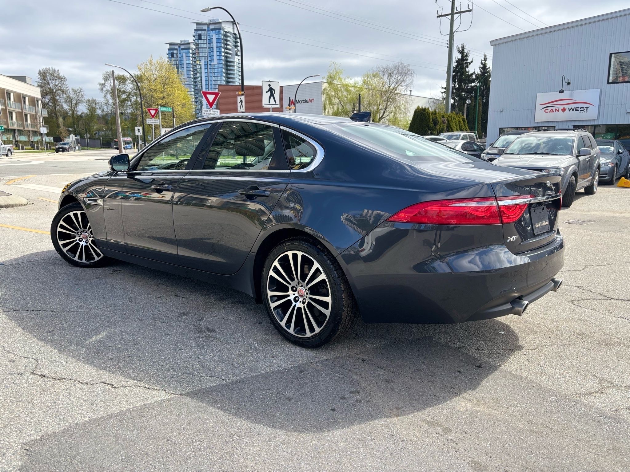 /canwestautoinc/2016-Jaguar-XF-45085821883579036.jpg