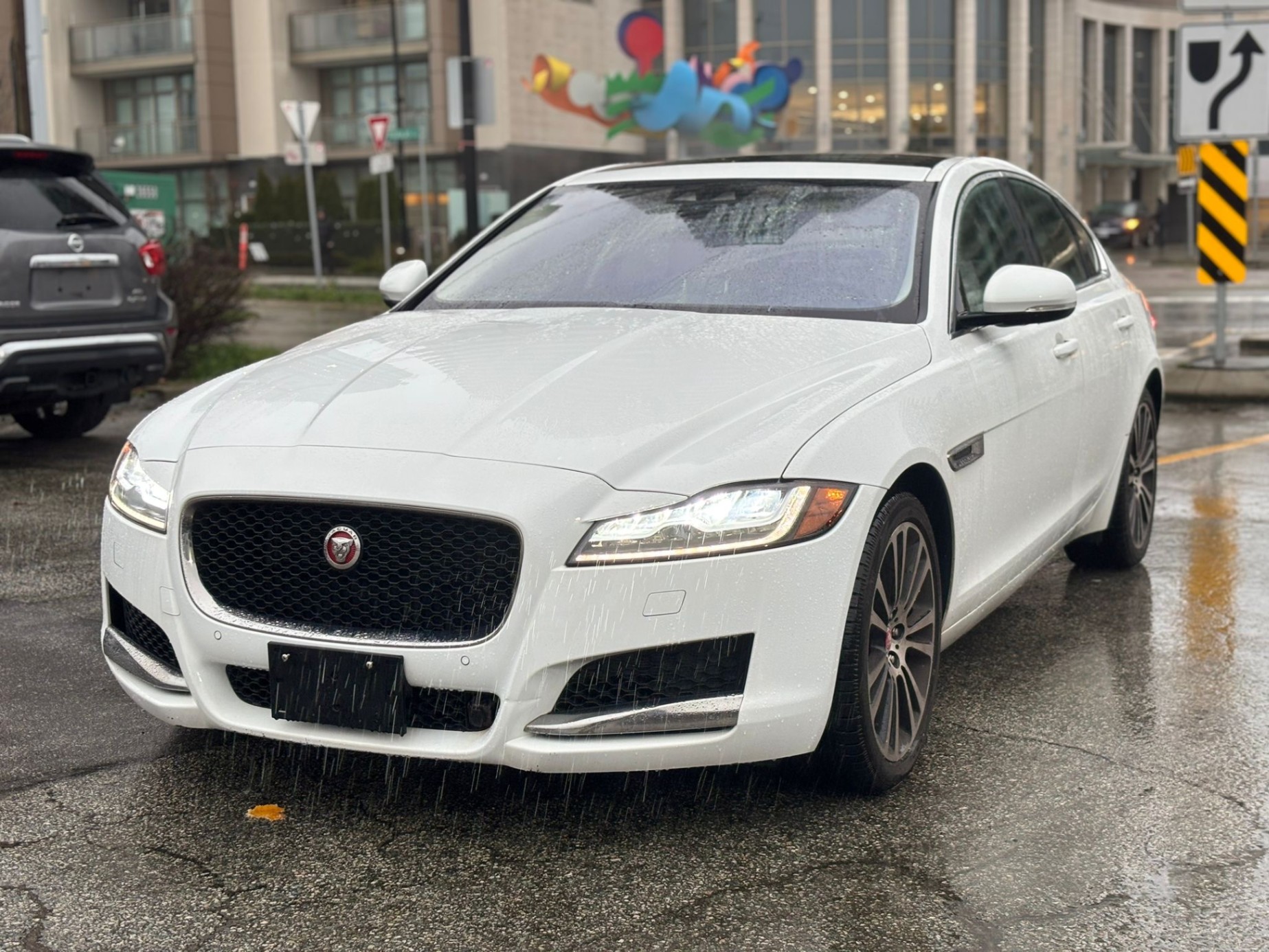 /canwestautoinc/2016-Jaguar-XF-8017599443907011.jpg