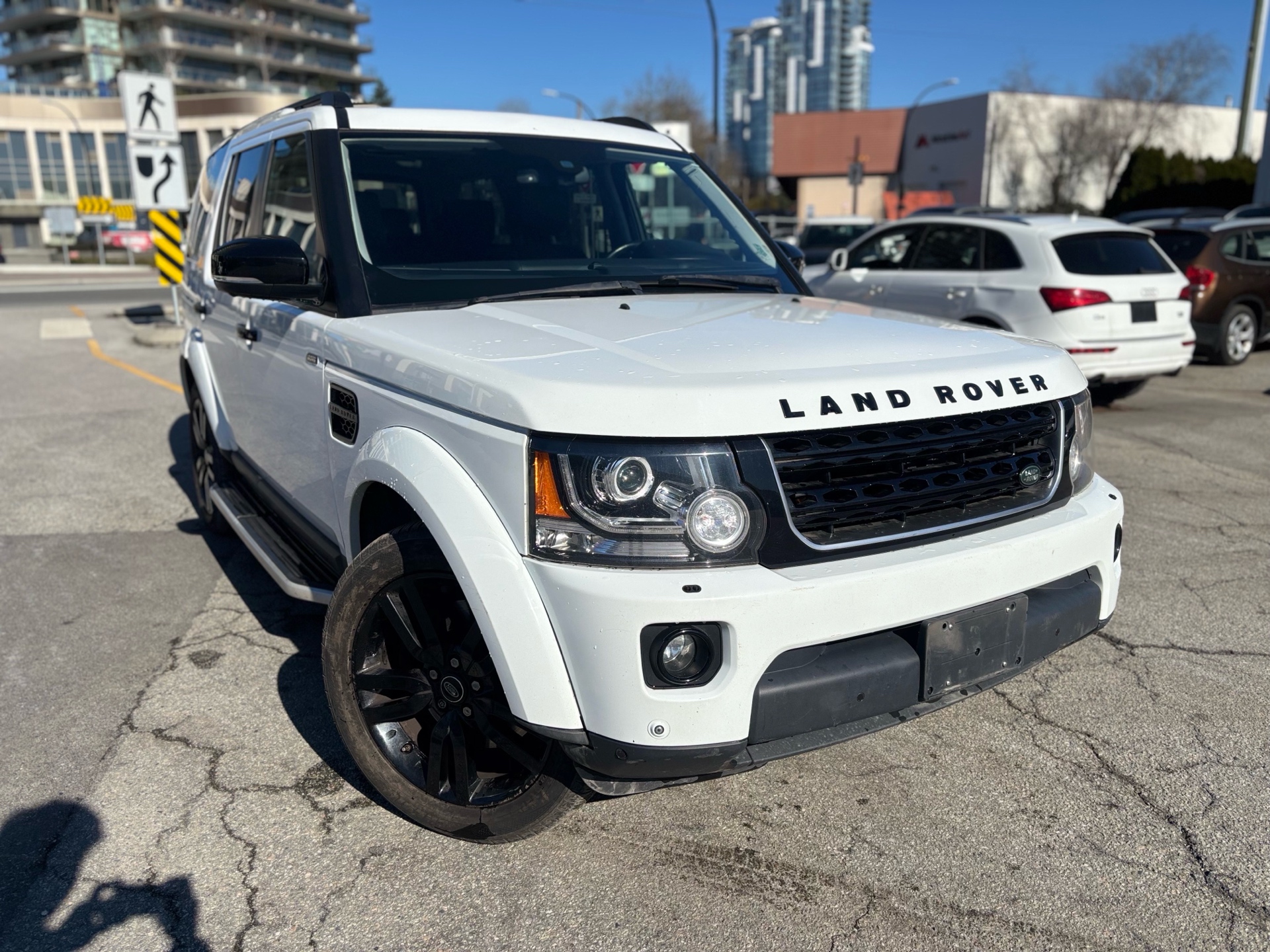 /canwestautoinc/2016-LandRover-LR4-04303934892267369.jpg