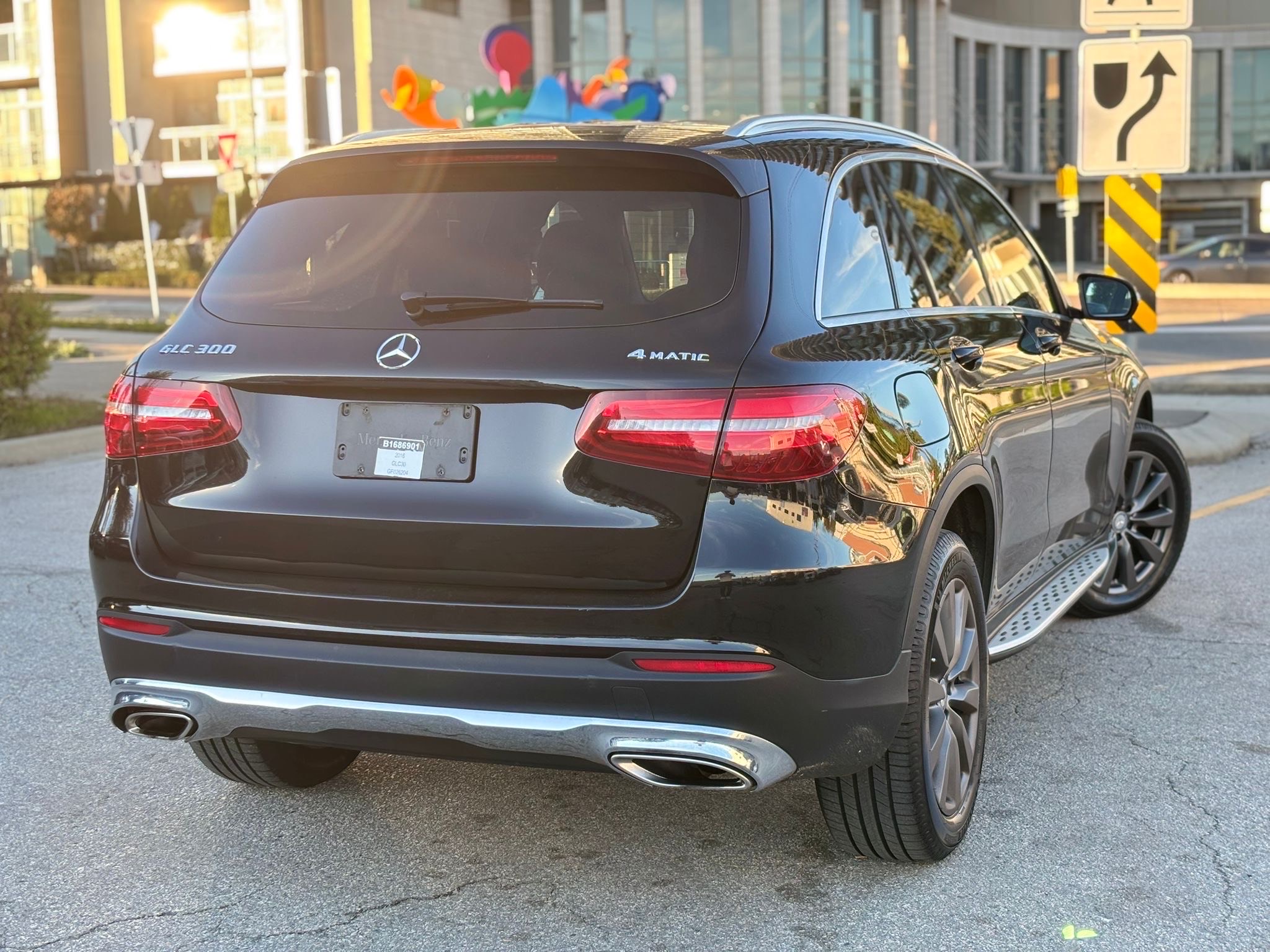/canwestautoinc/2016-Mercedes-Benz-GLC-class-9878870236300537.jpg