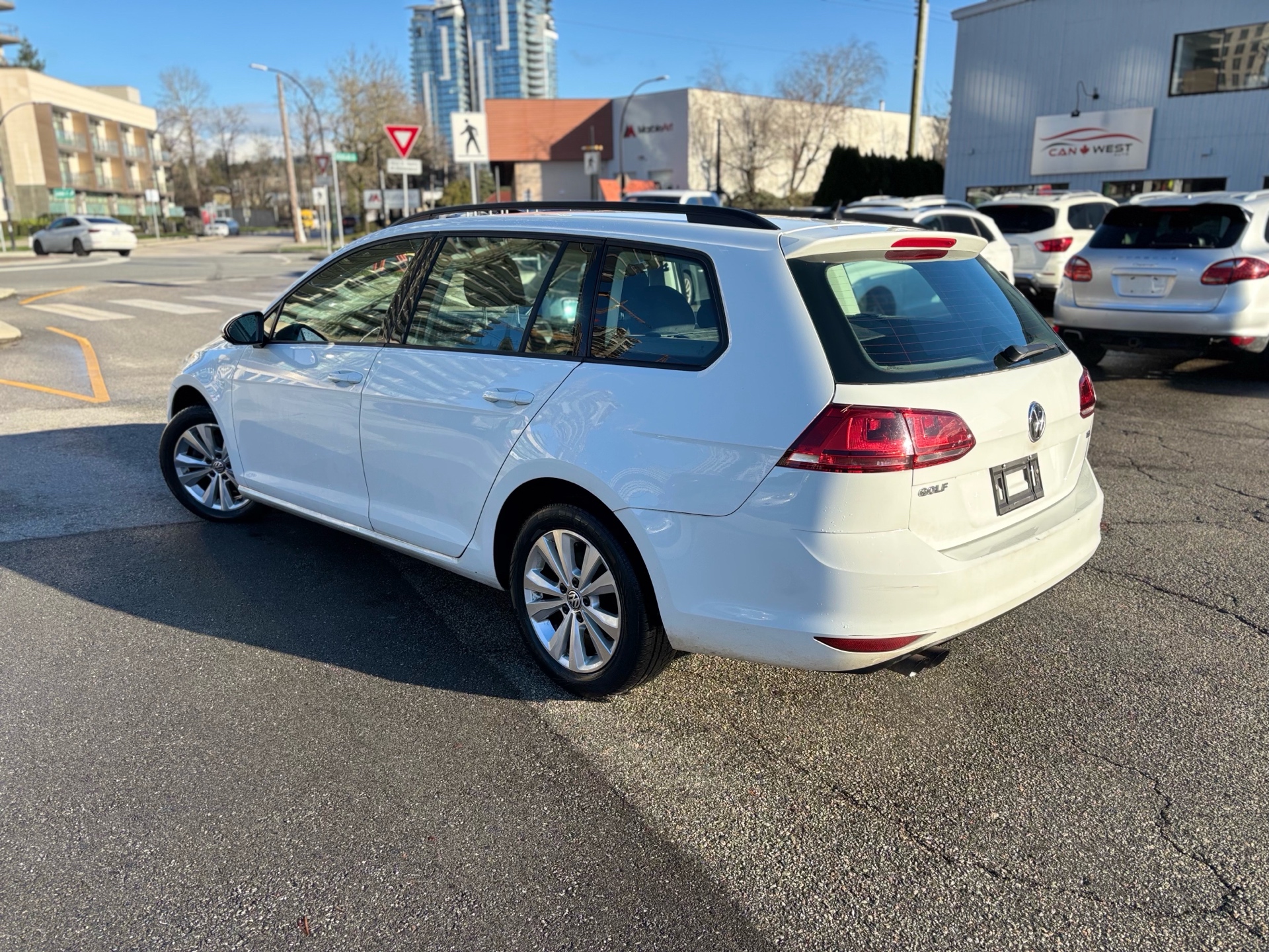 /canwestautoinc/2016-Volkswagen-GolfSportwagon-022021511306735242.jpg
