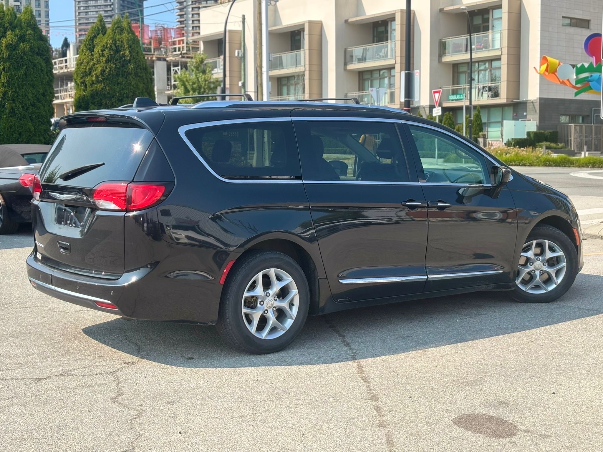/canwestautoinc/2017-Chrysler-Pacifica-03202809213180968.jpg